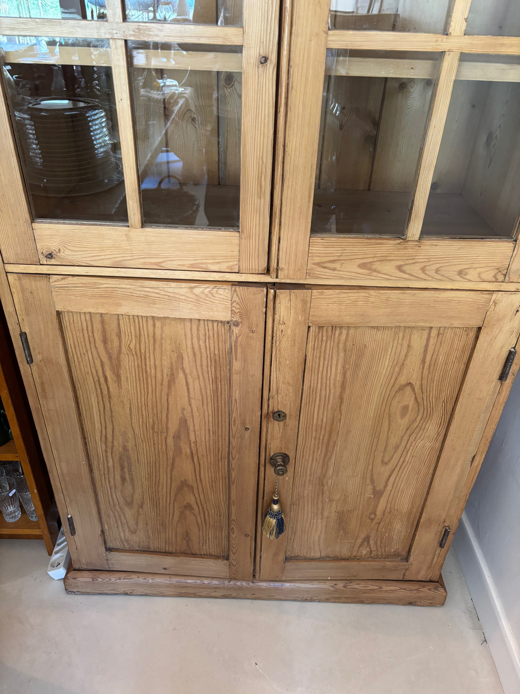 Armoire vitrée