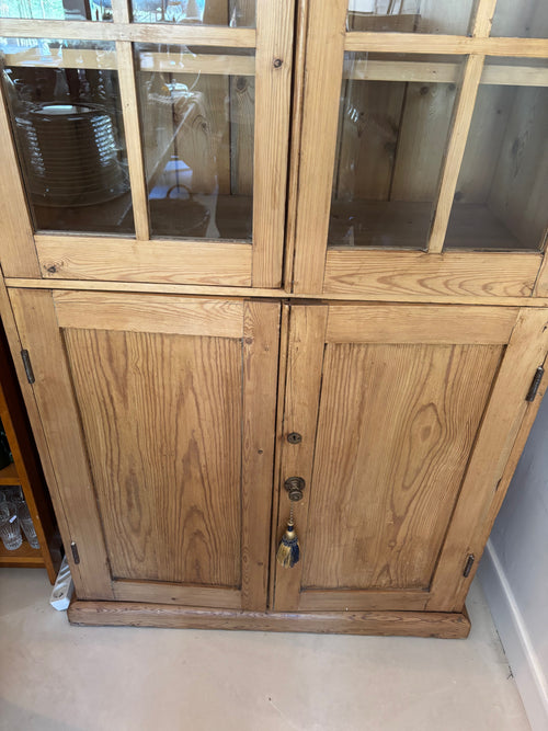 Armoire vitrée