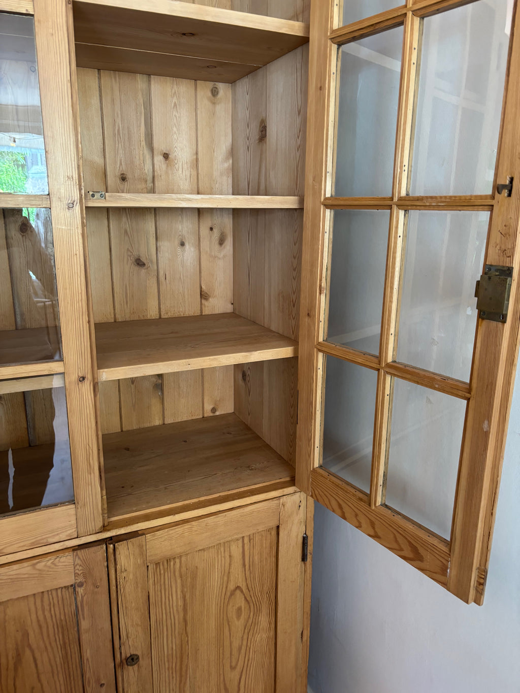 Armoire vitrée