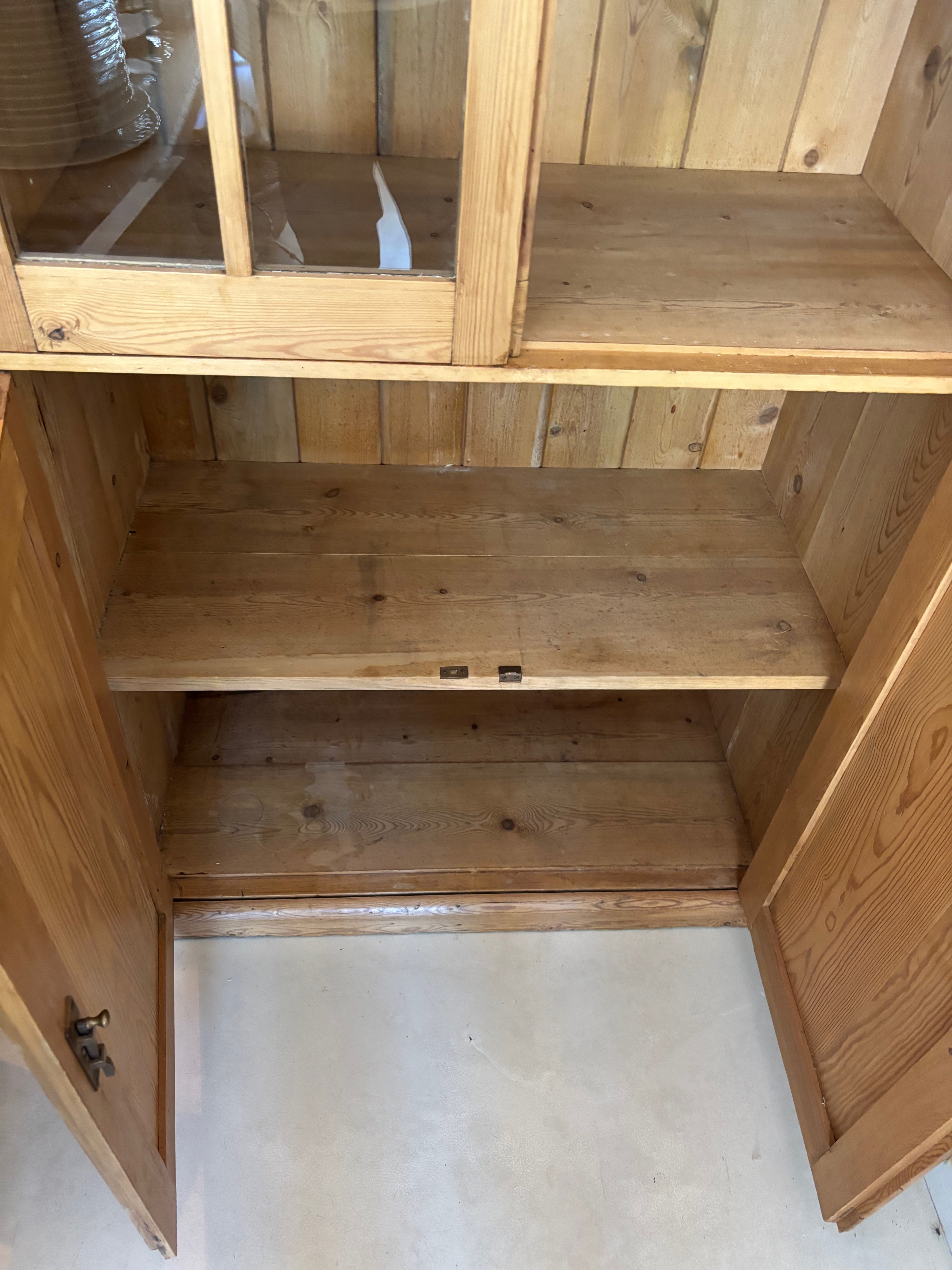 Armoire vitrée