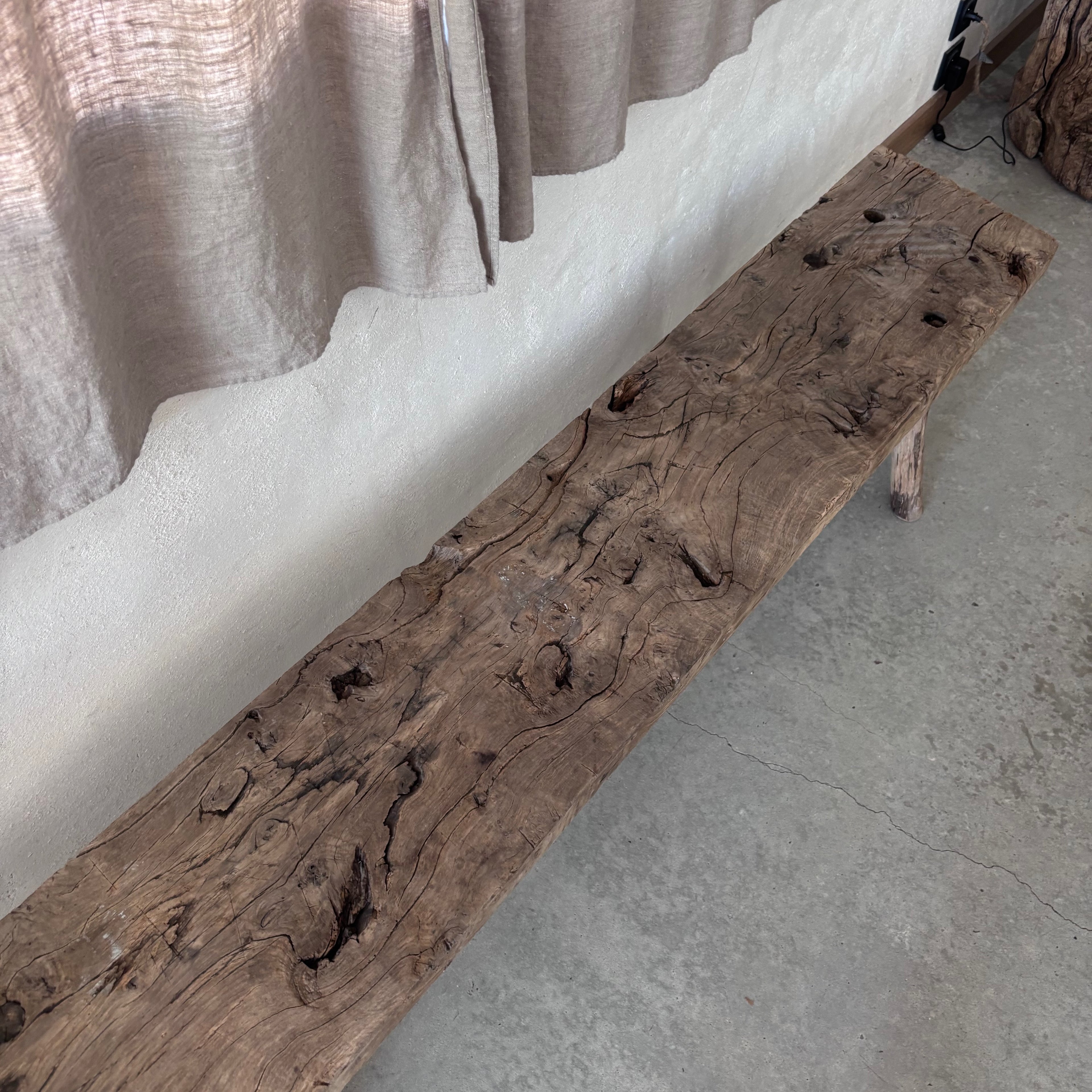 Banc en bois brut