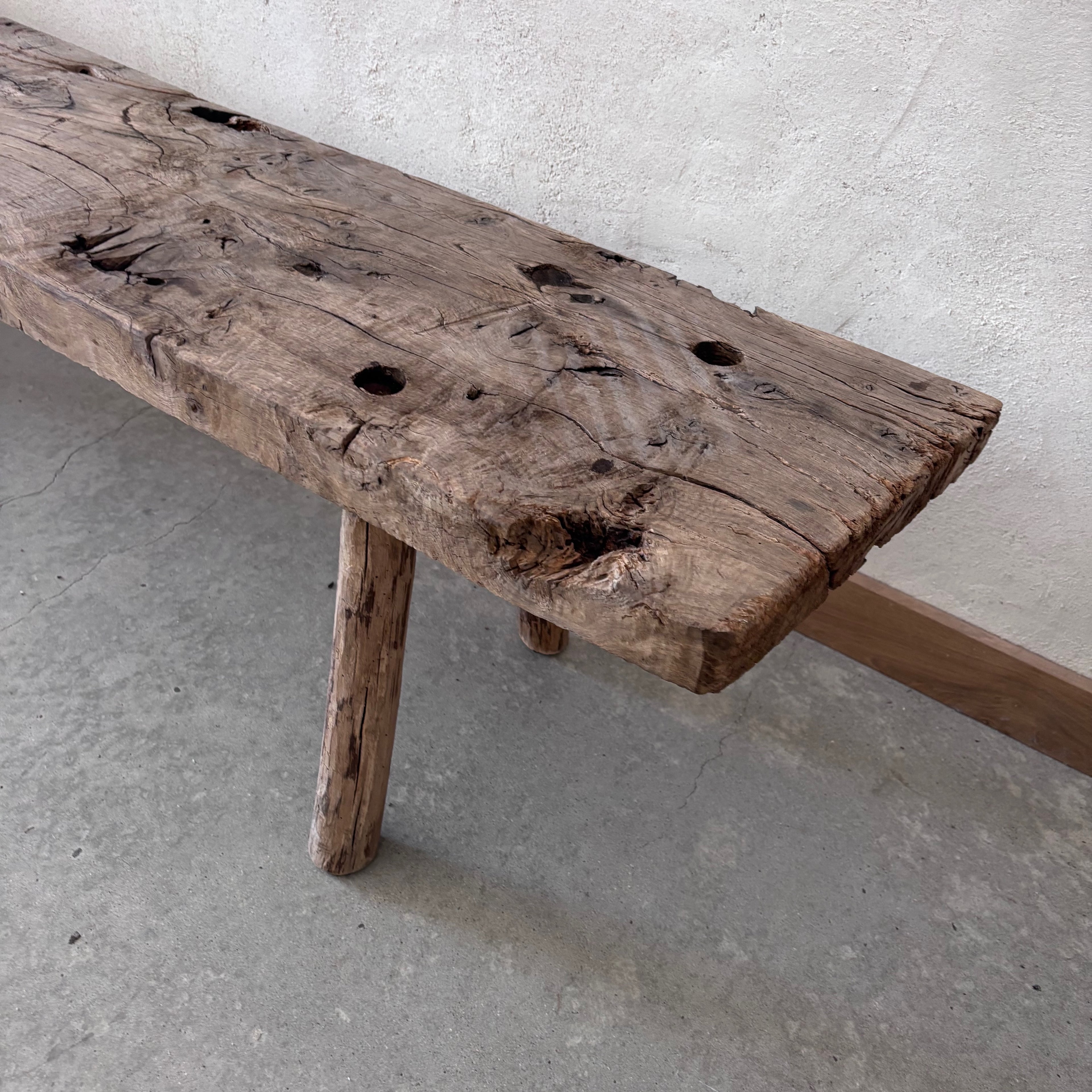 Banc en bois brut