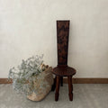 Chaise en chêne sculpté