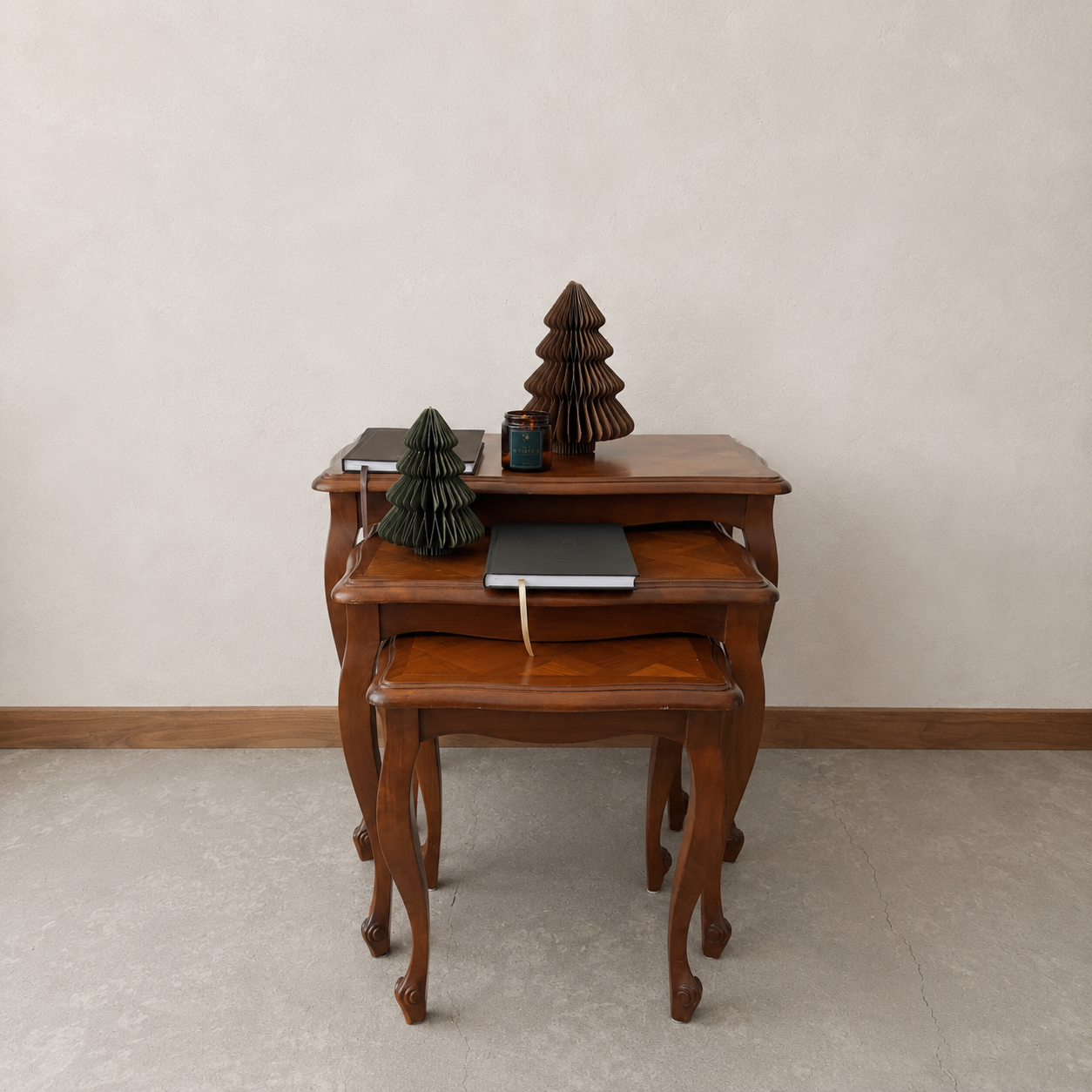 Tables gigognes
