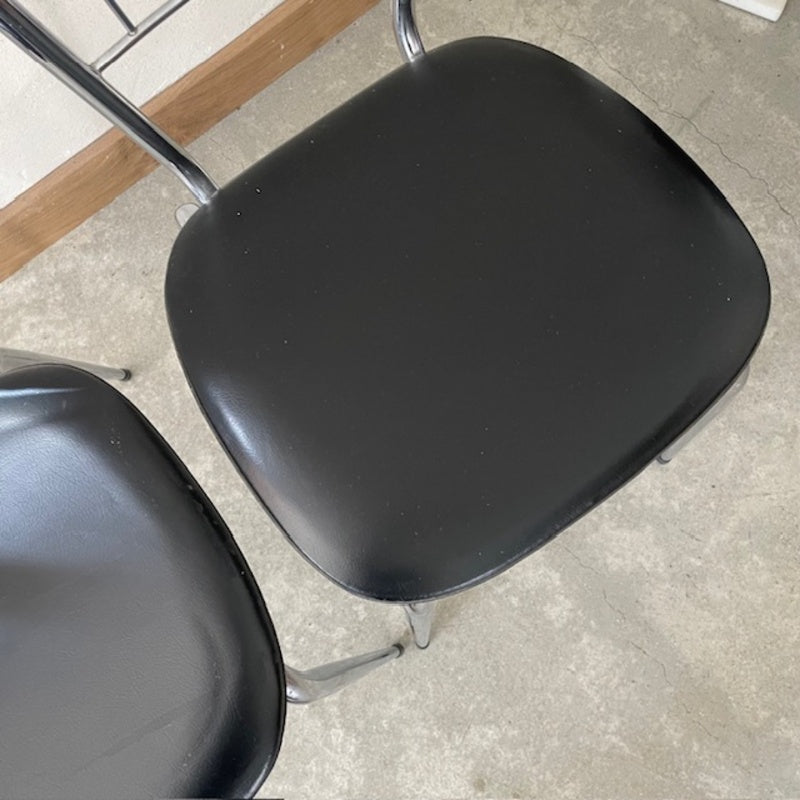 Paire de chaises années 70