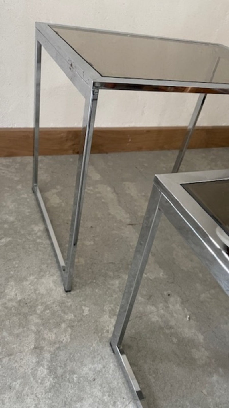 Tables gigognes