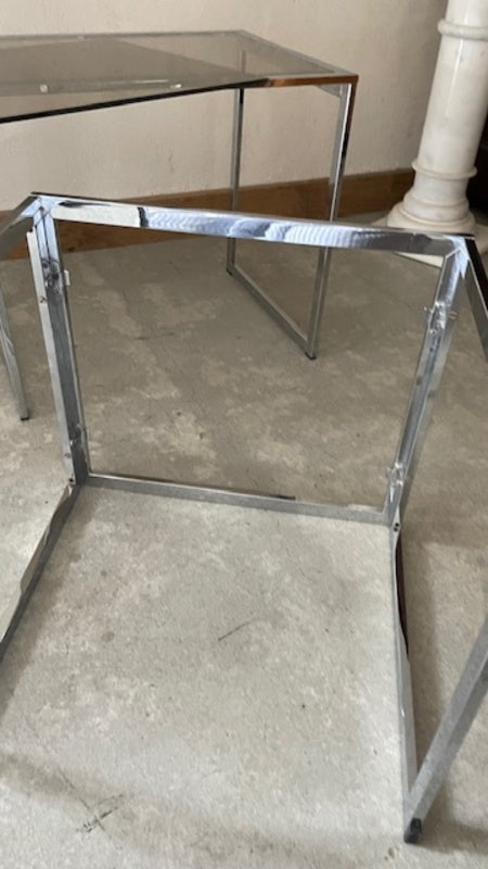 Tables gigognes
