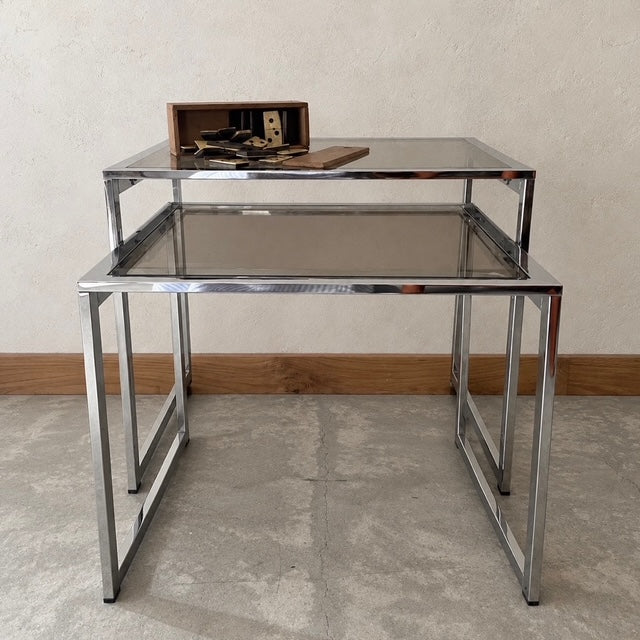 Tables gigognes