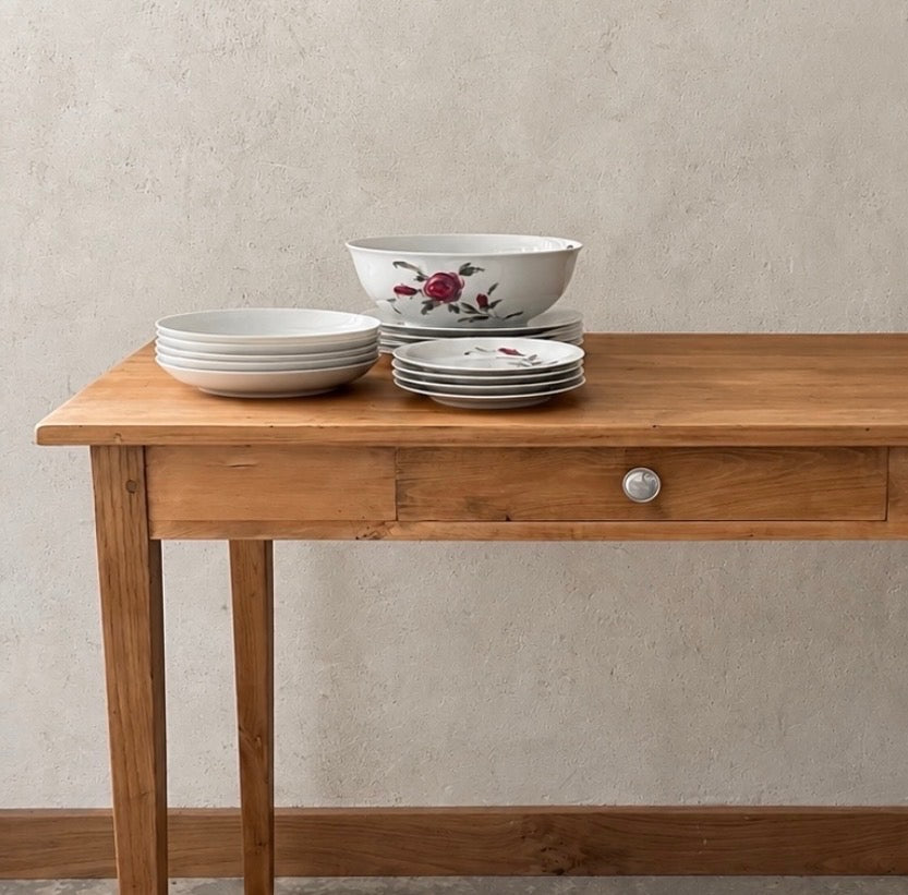 Table de ferme avec un tiroir