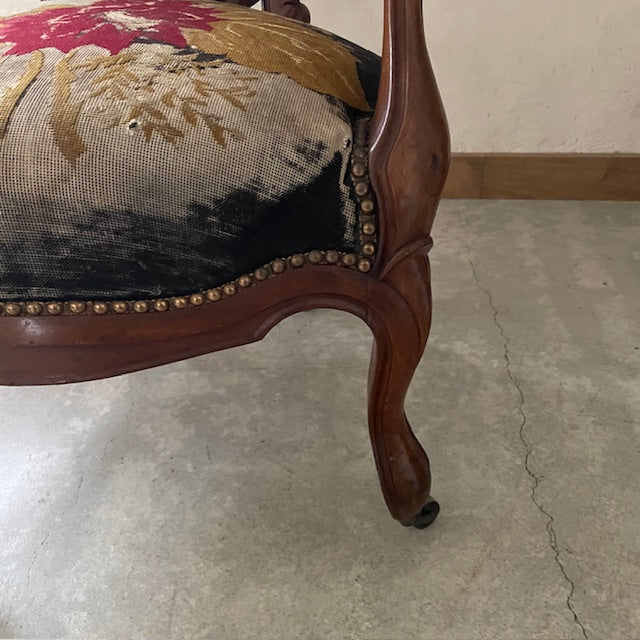 Fauteuil Louis XV avec sa tapisserie Florale