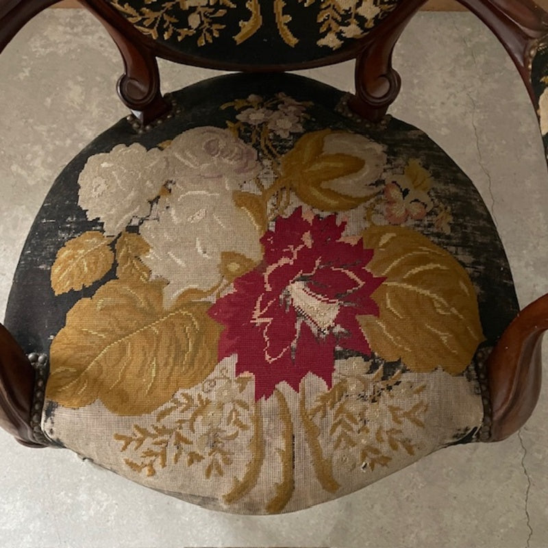 Fauteuil Louis XV avec sa tapisserie Florale