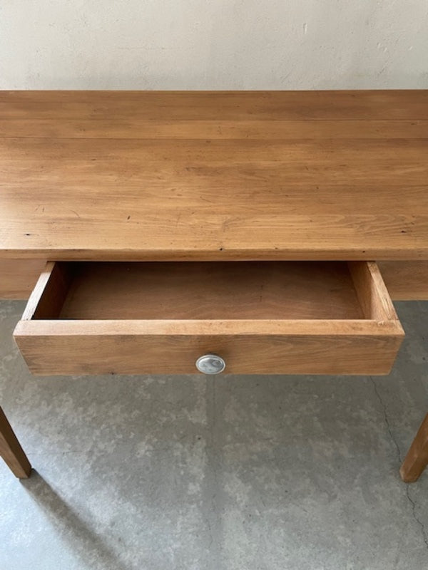 Table de ferme avec un tiroir
