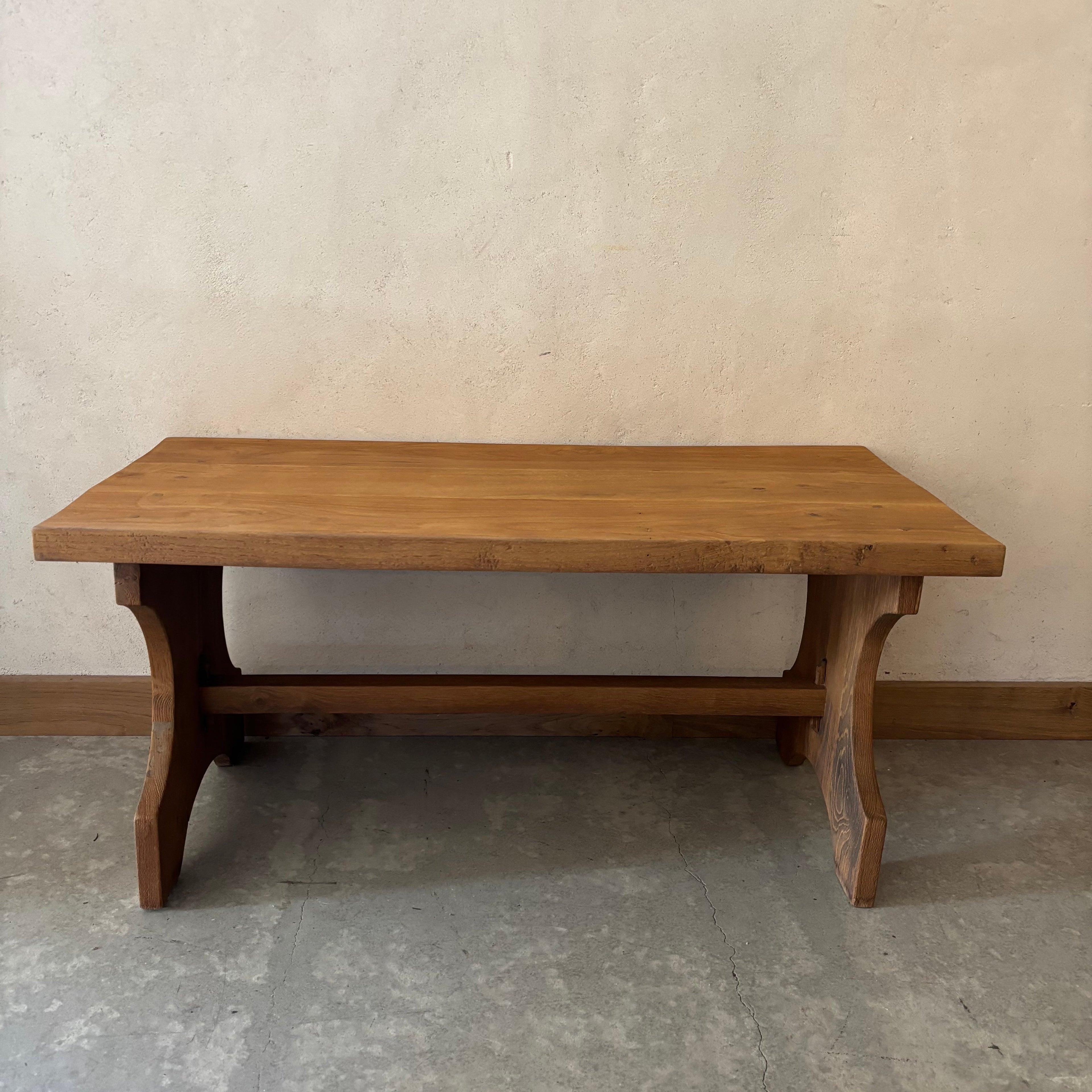 Table basse en chêne brut