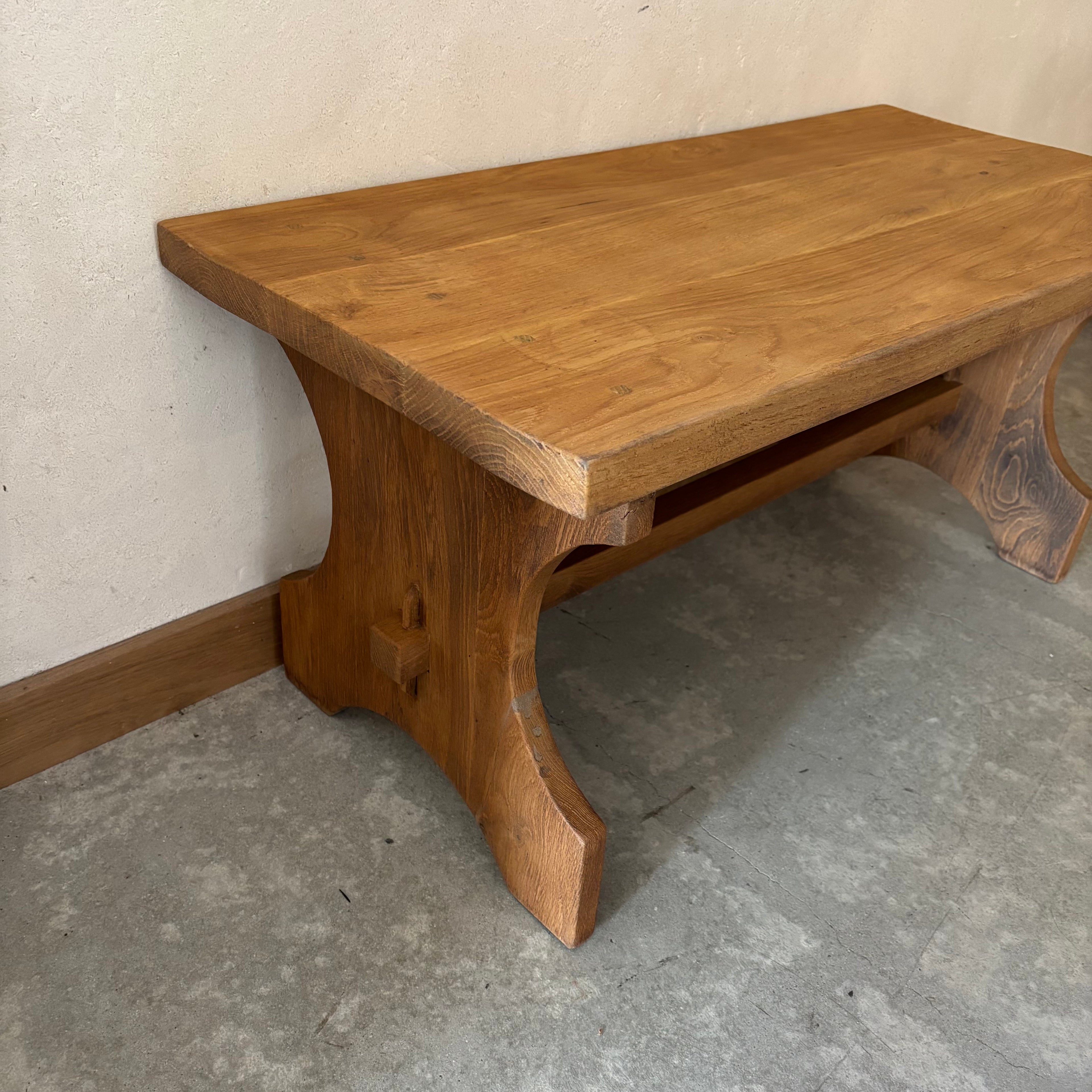 Table basse en chêne brut