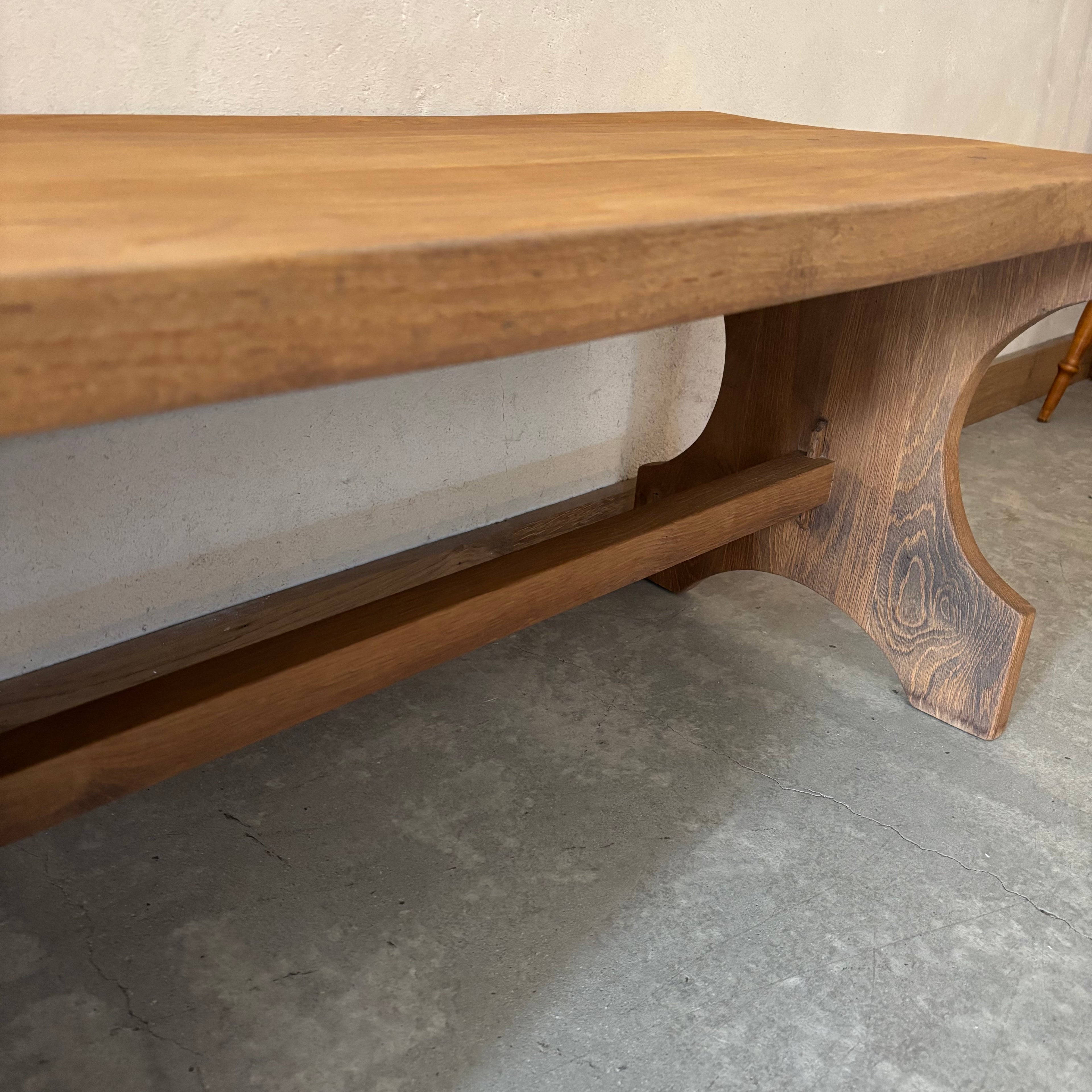 Table basse en chêne brut