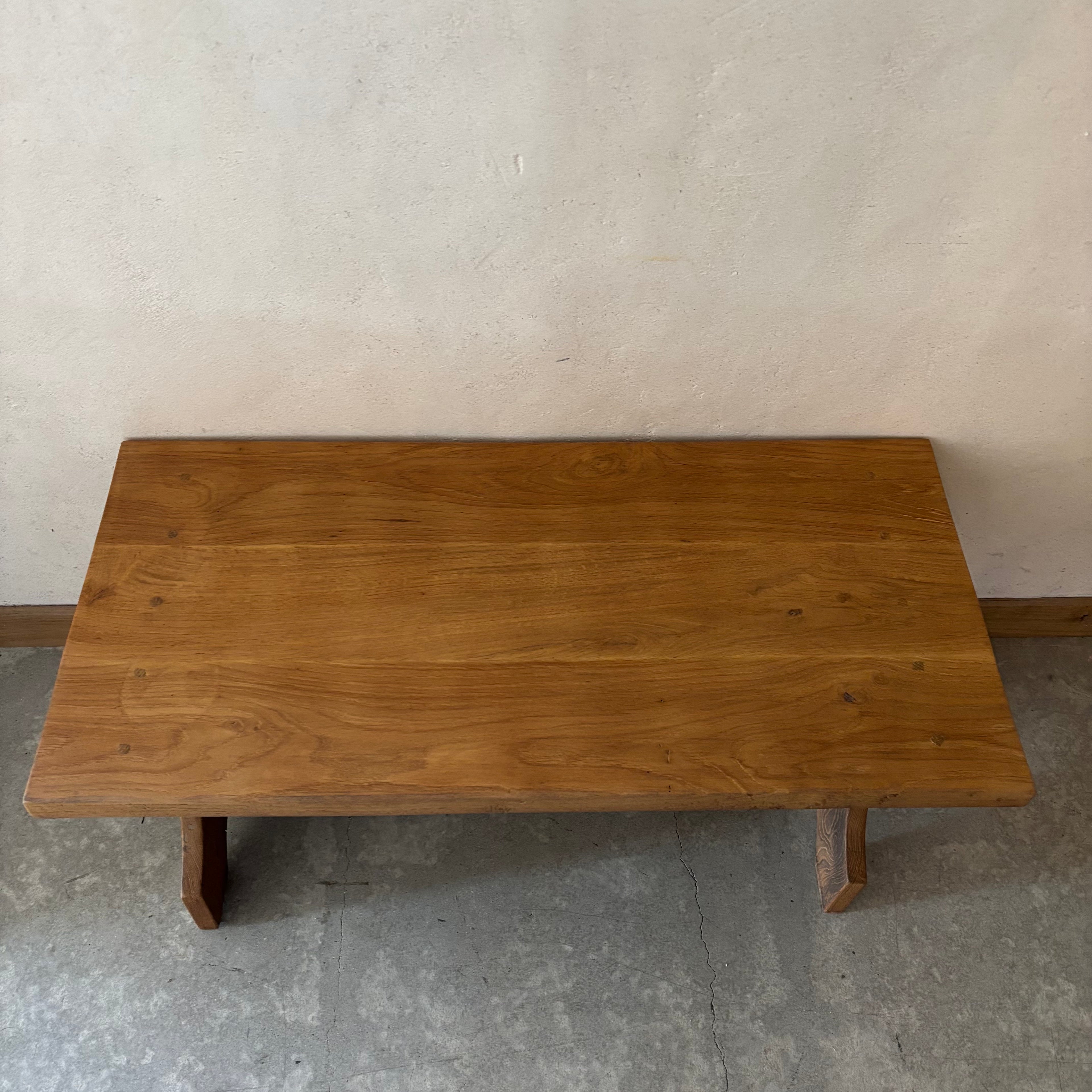Table basse en chêne brut