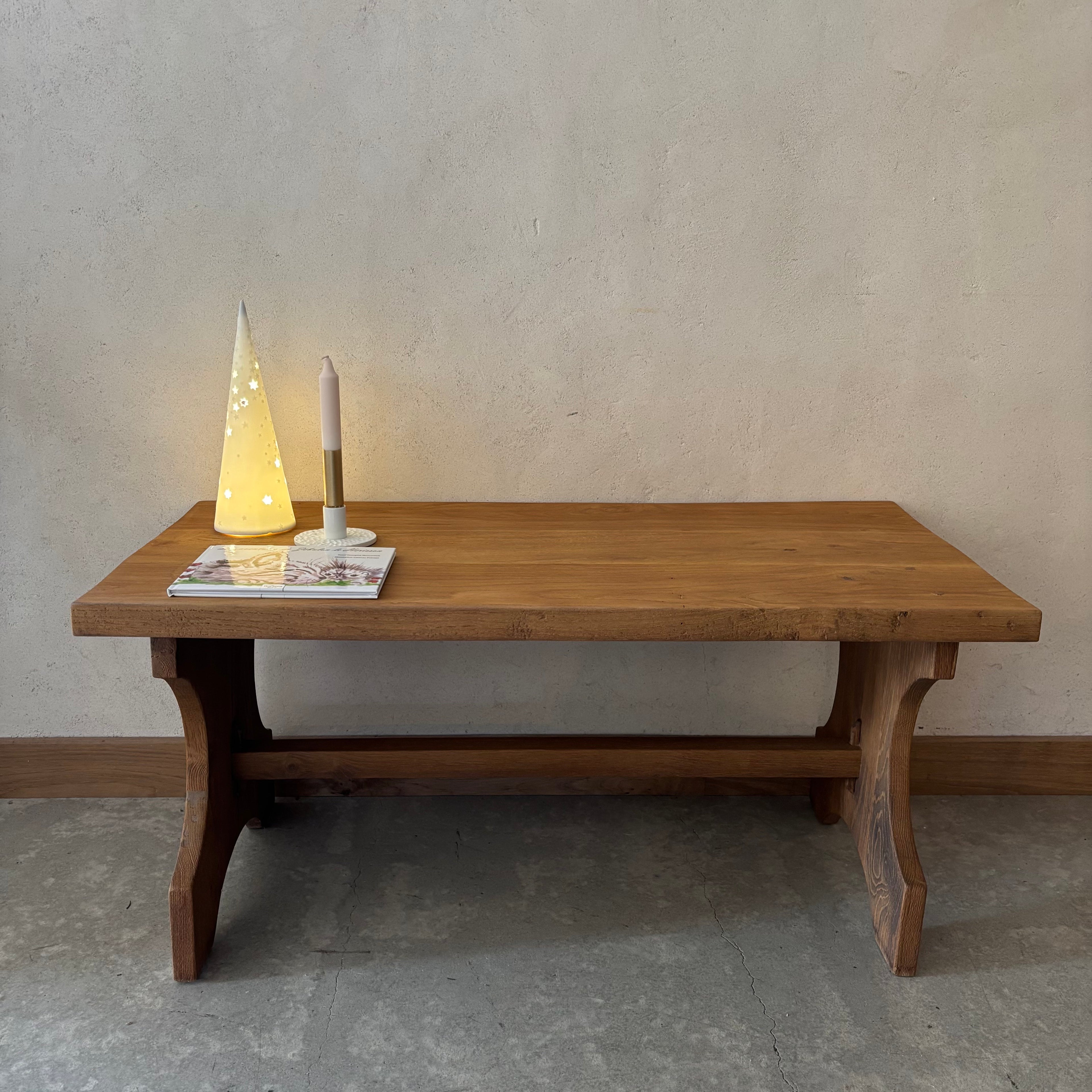 Table basse en chêne brut