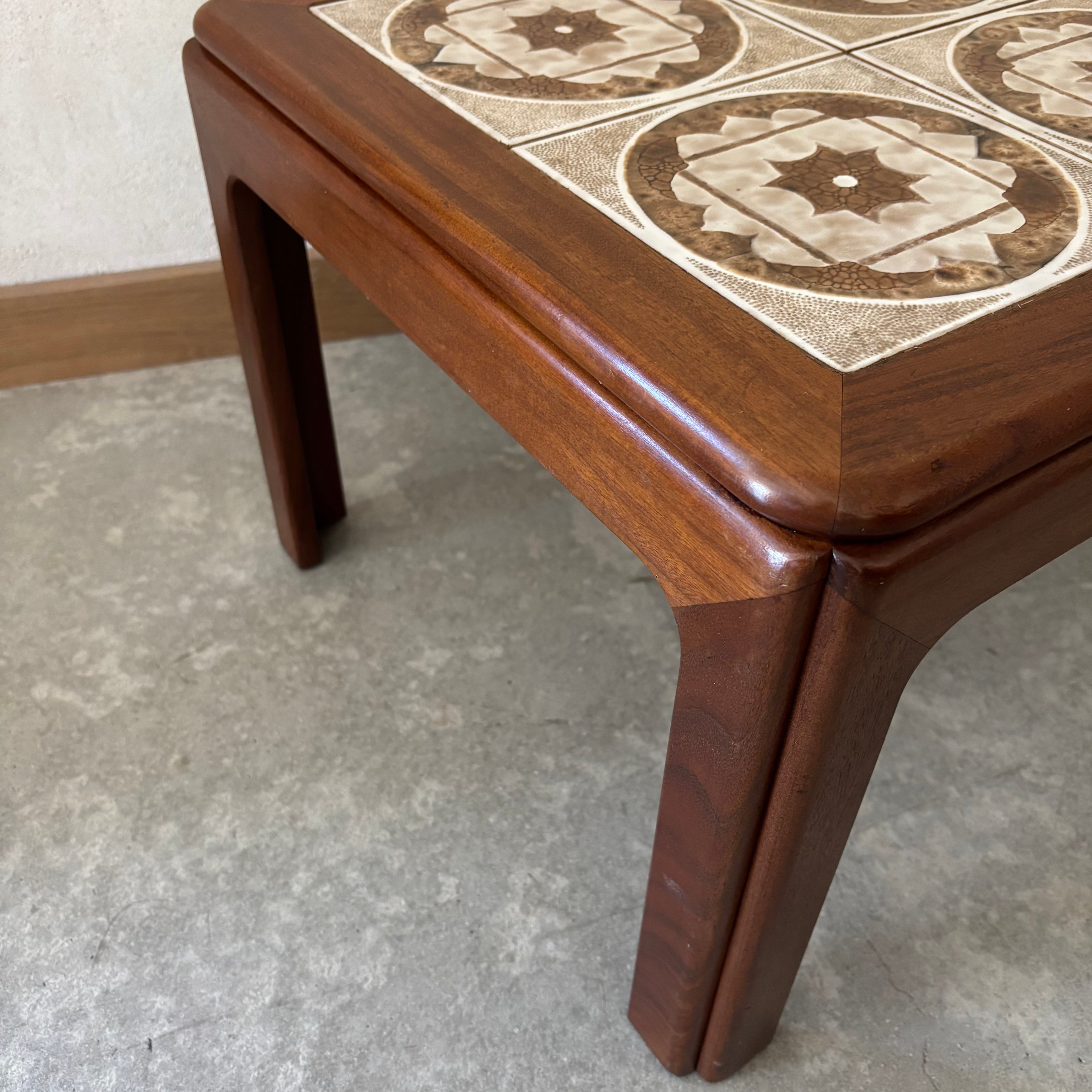Table Basse en Teck et Carrelage