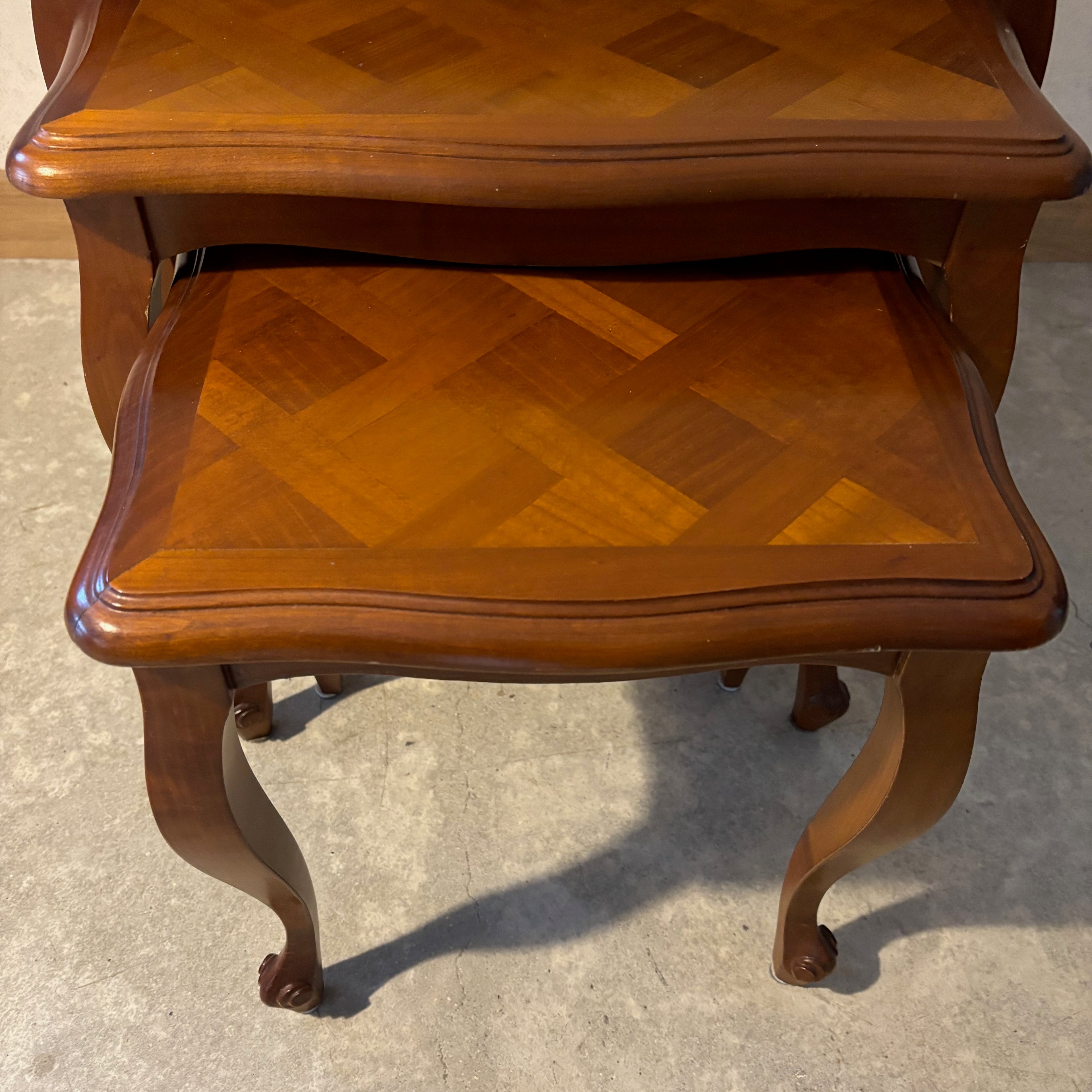 Tables gigognes