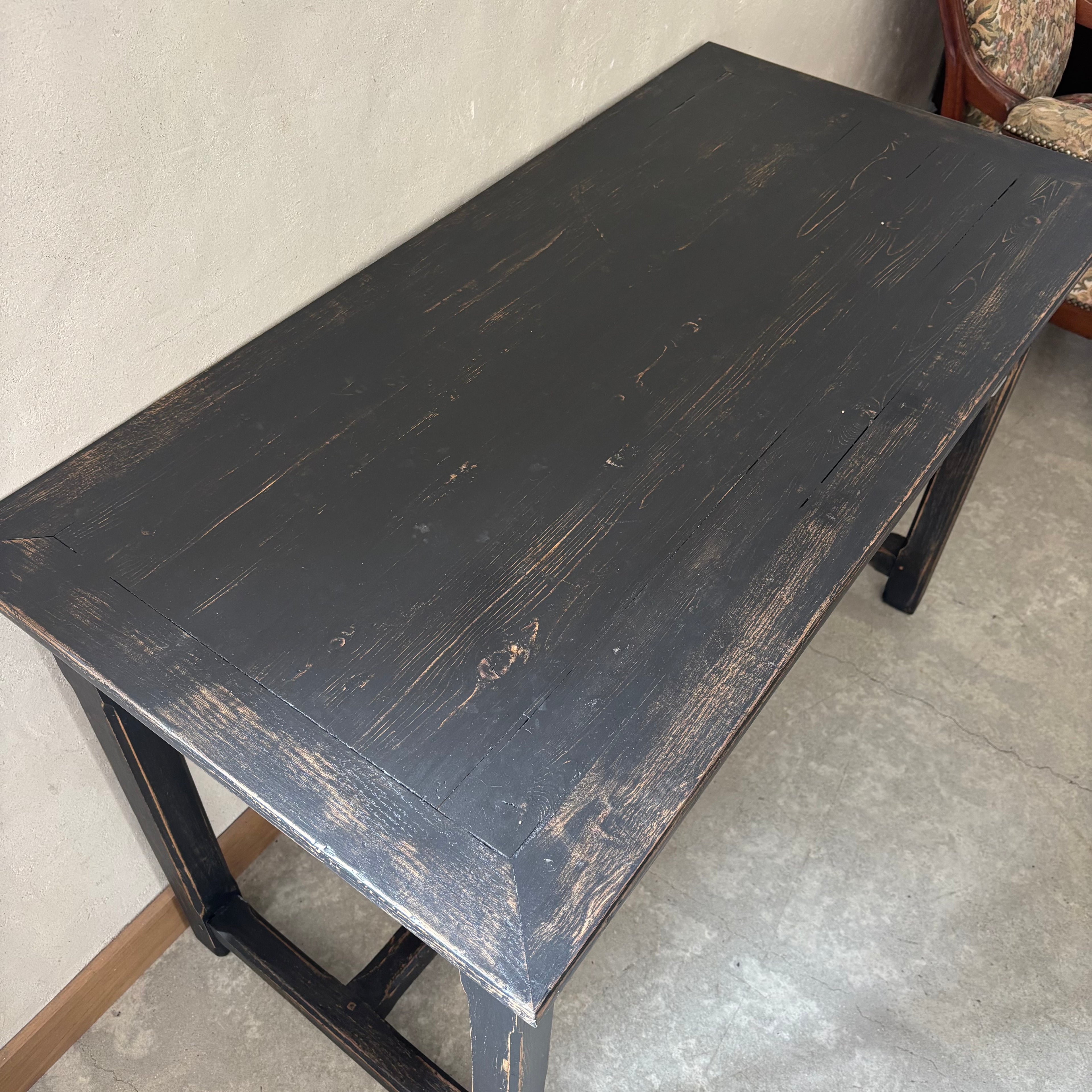 Table noire en bois 2 tiroirs