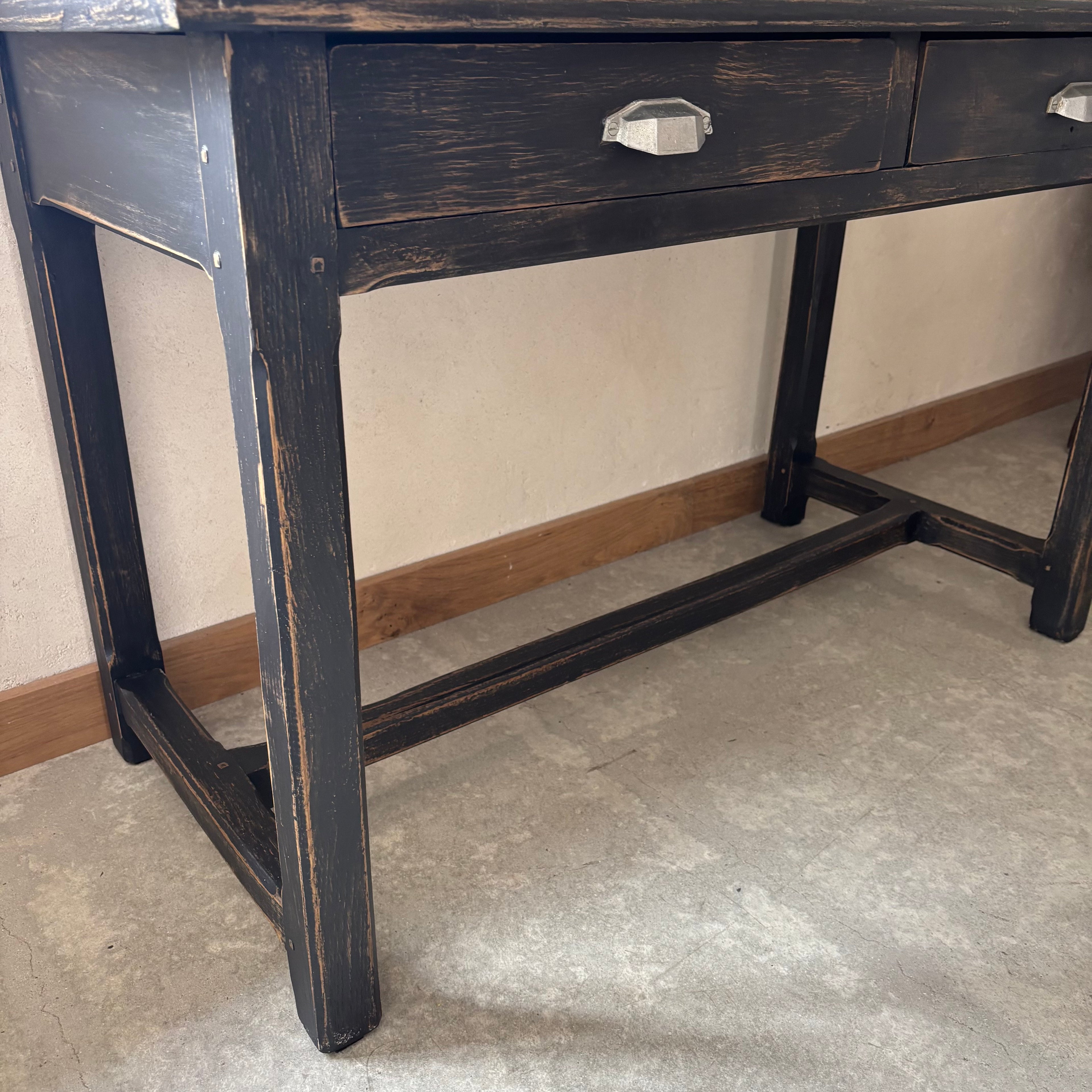 Table noire en bois 2 tiroirs