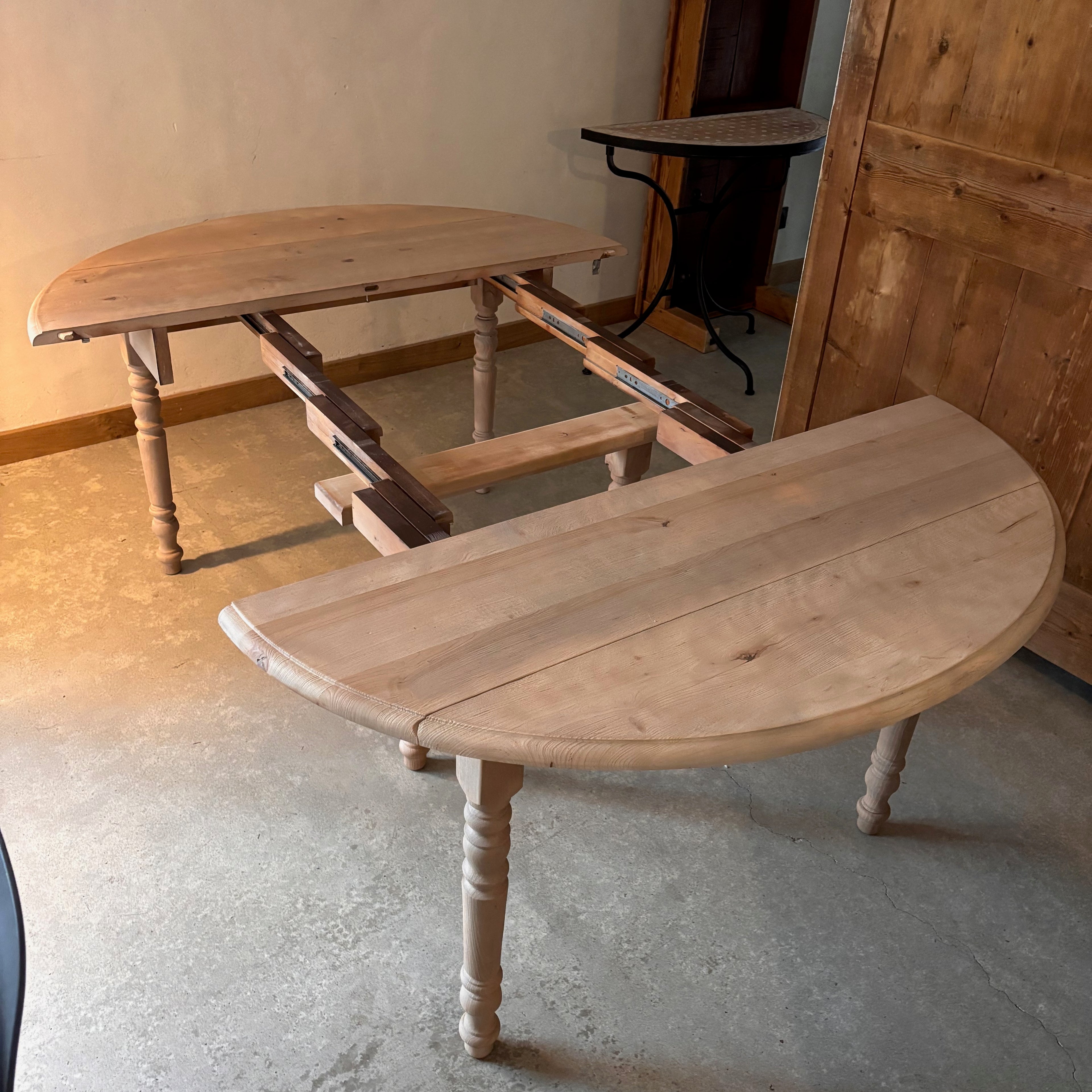 Table ronde à allonges