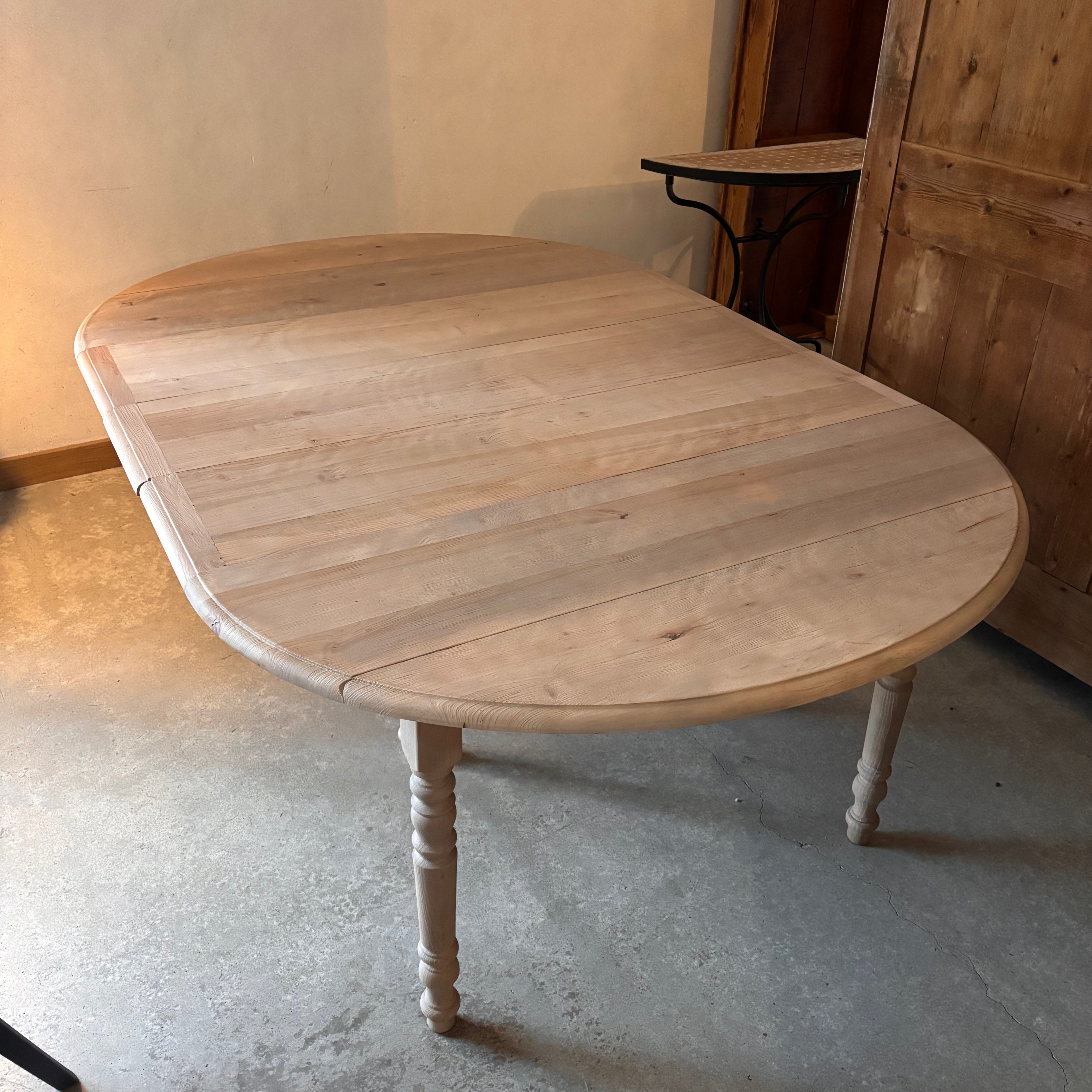 Table ronde à allonges