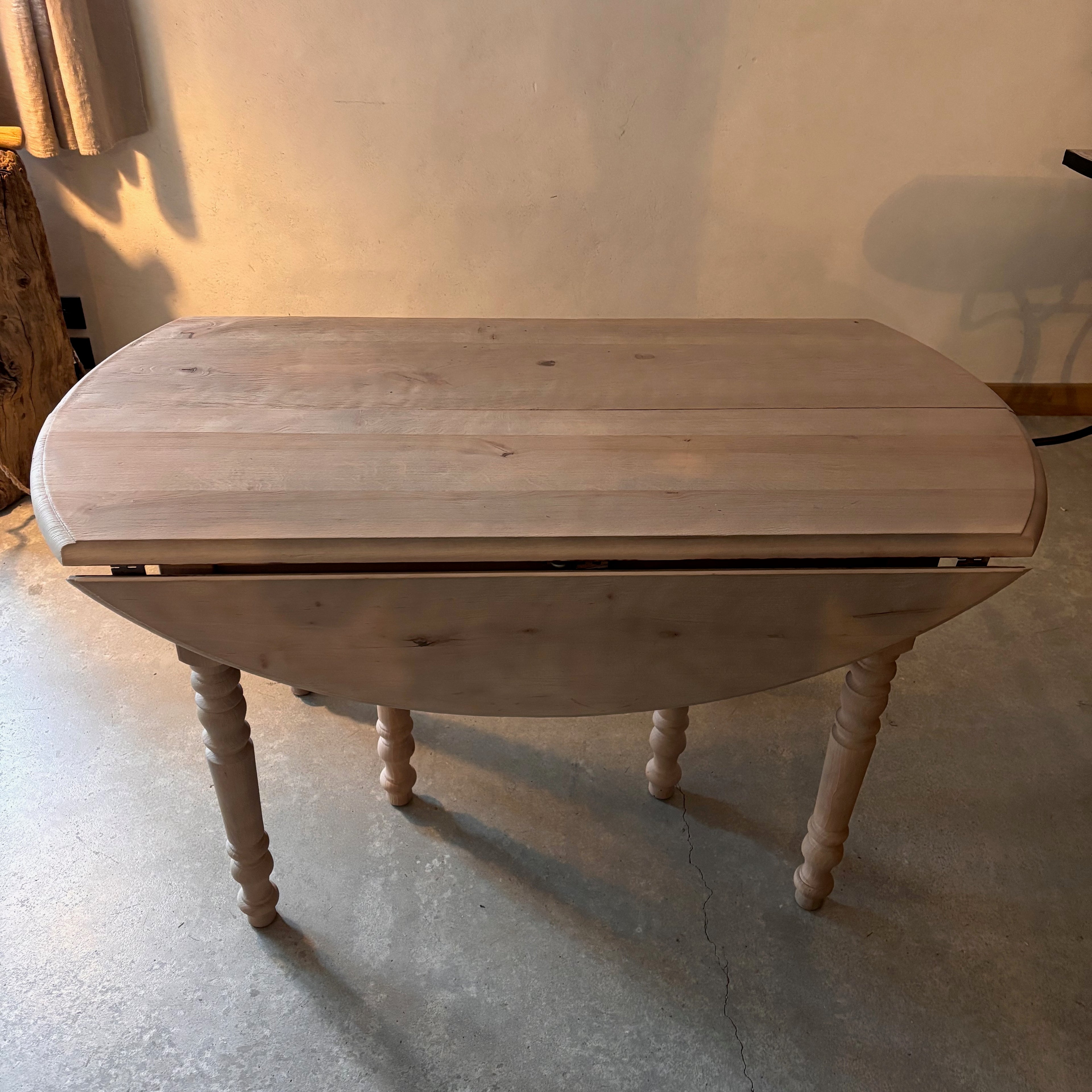 Table ronde à allonges