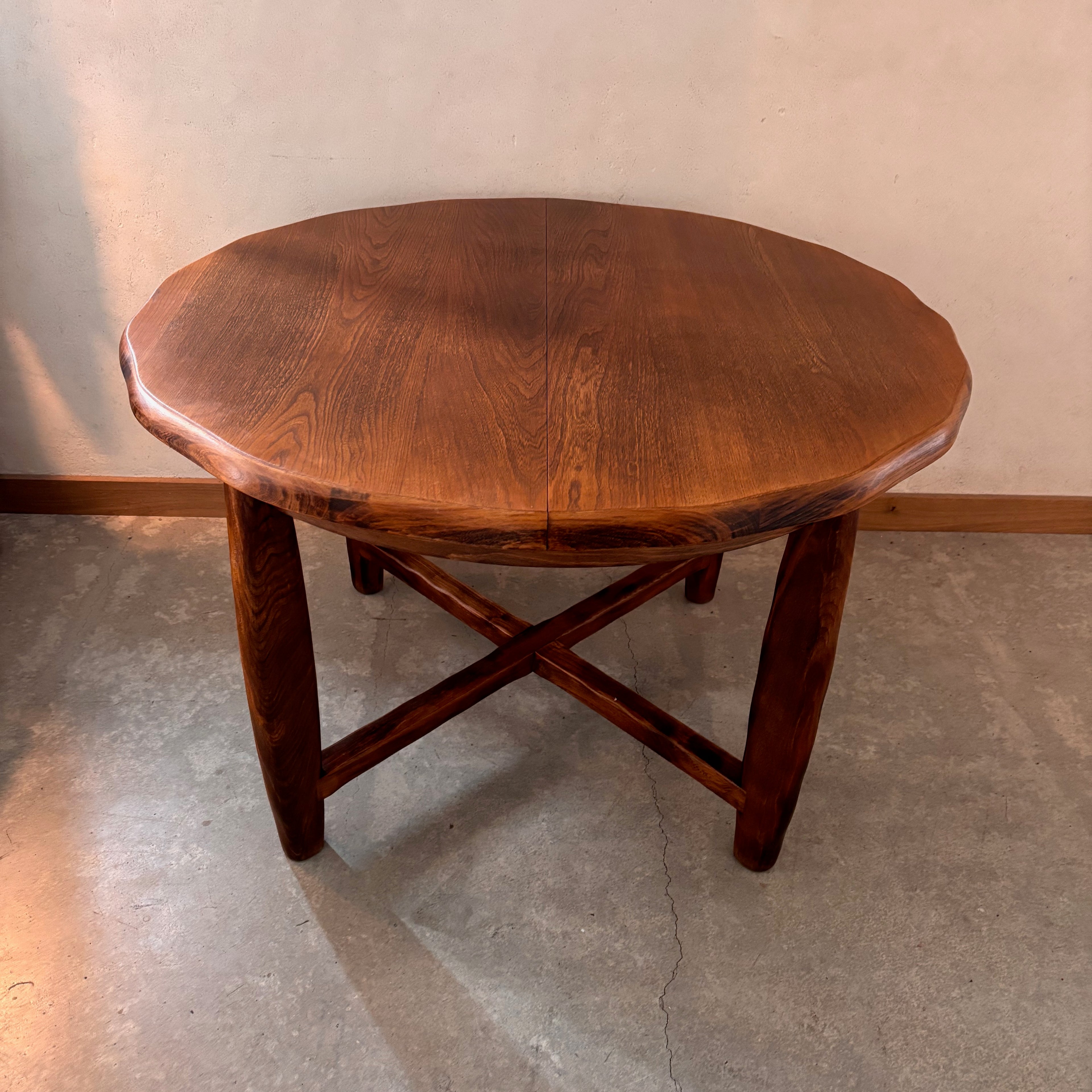 Table â rallonge avec 8 chaises