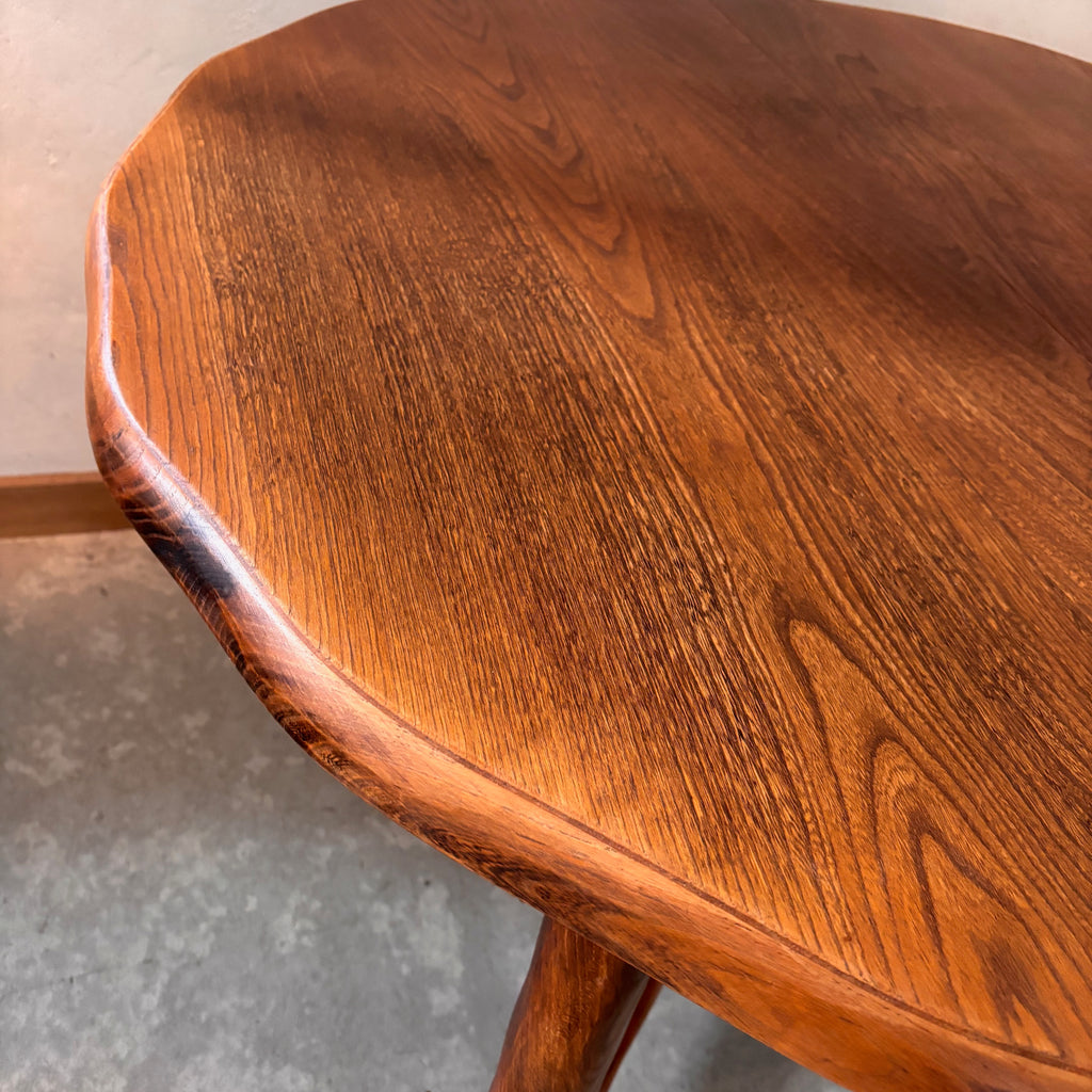 Table â rallonge avec 8 chaises