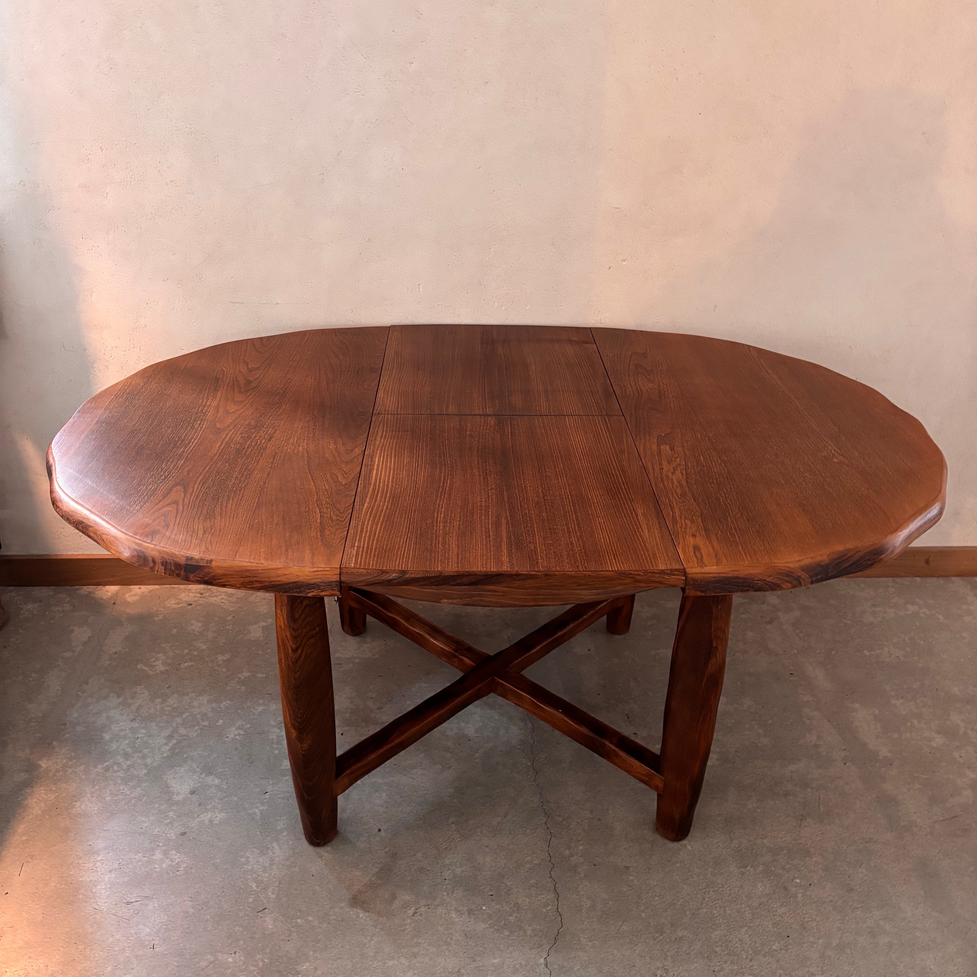 Table â rallonge avec 8 chaises