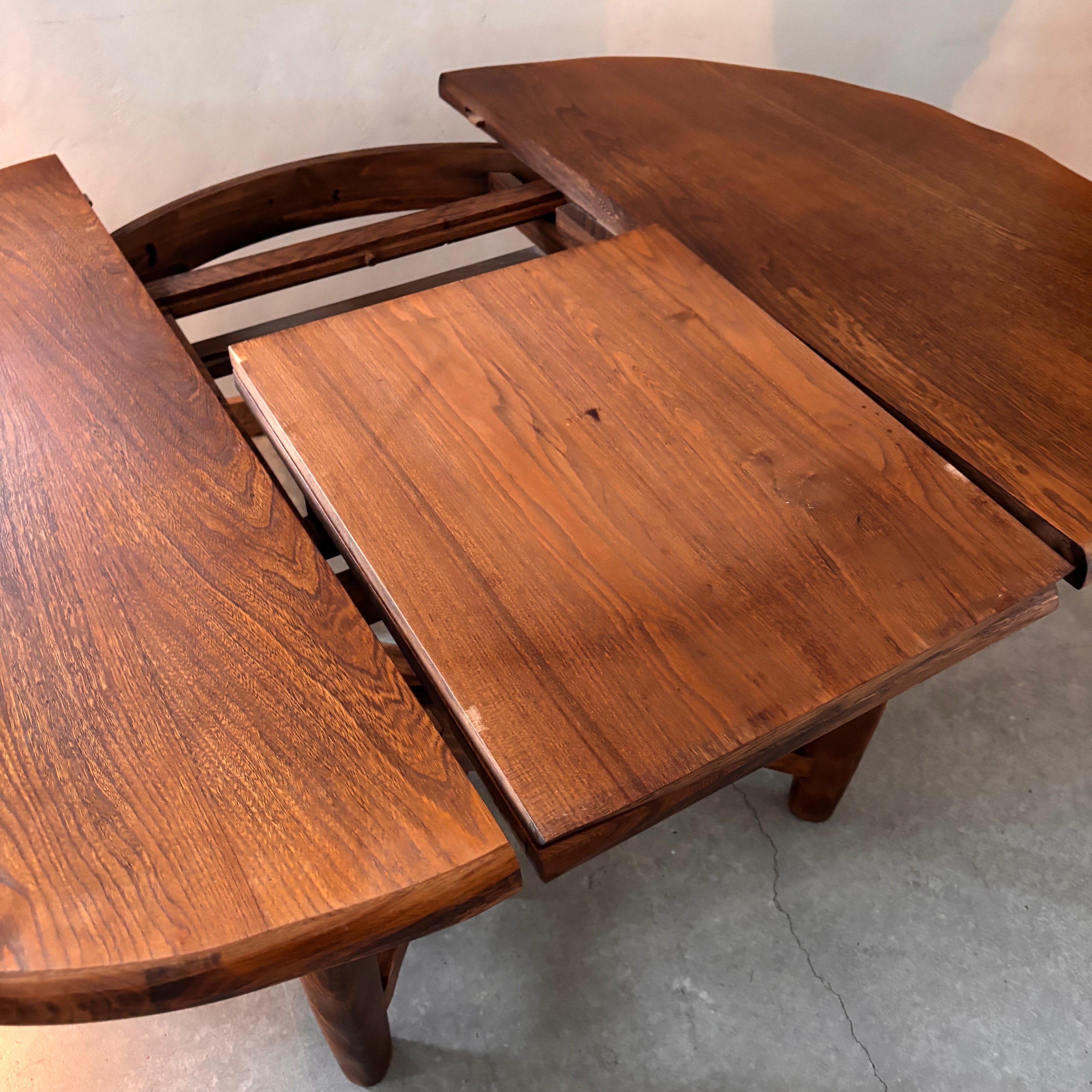Table â rallonge avec 8 chaises