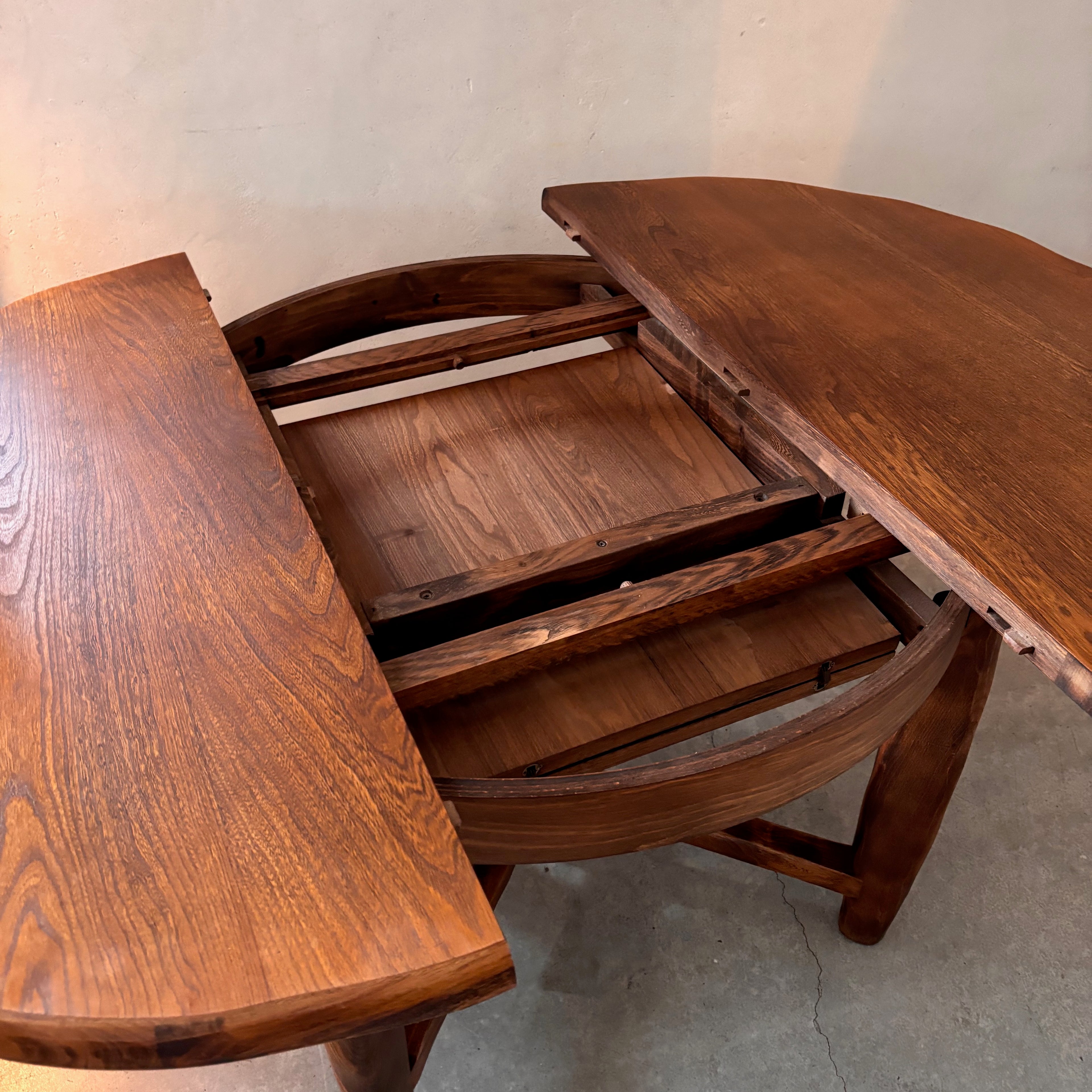 Table â rallonge avec 8 chaises