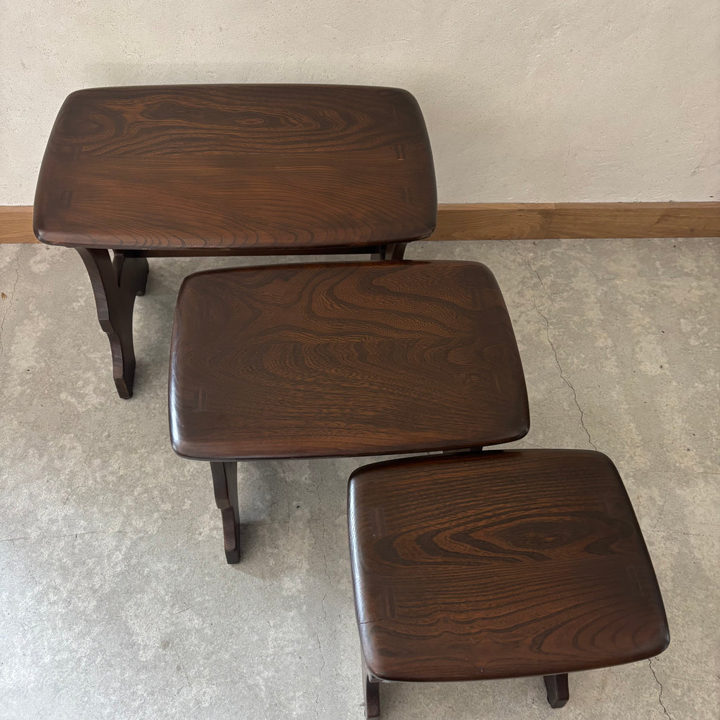 Tables gigognes