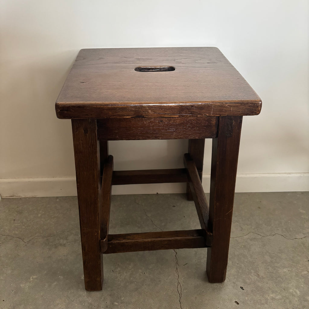 Tabouret en bois vernis