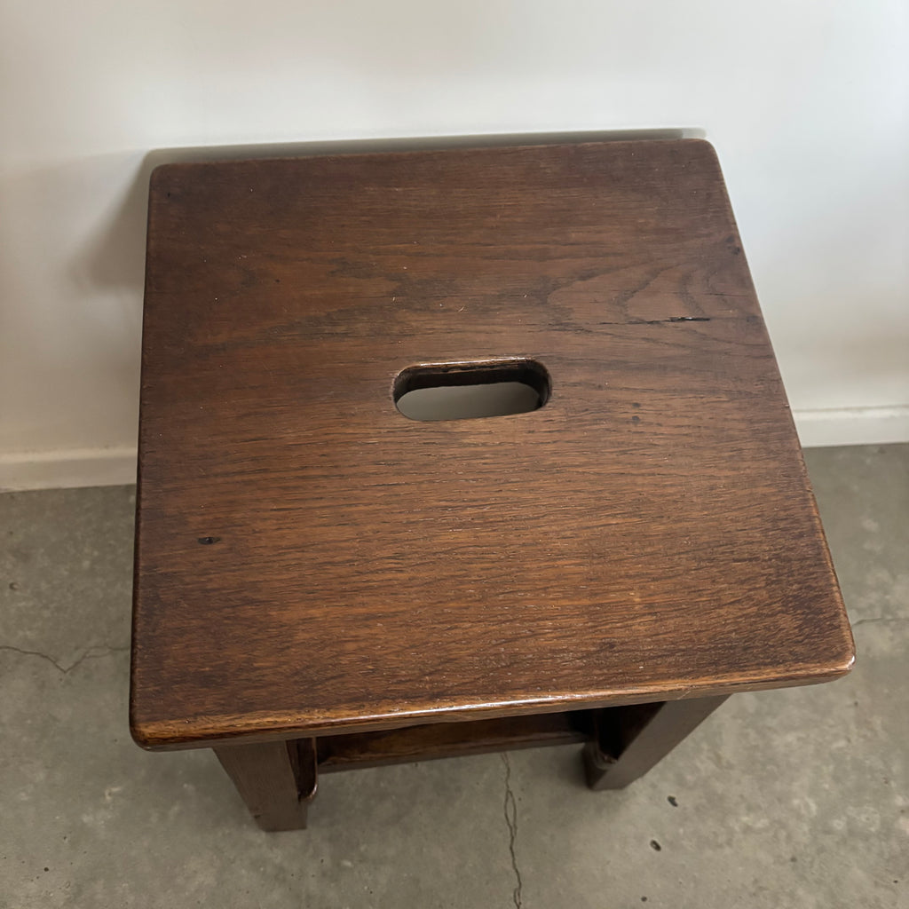 Tabouret en bois vernis