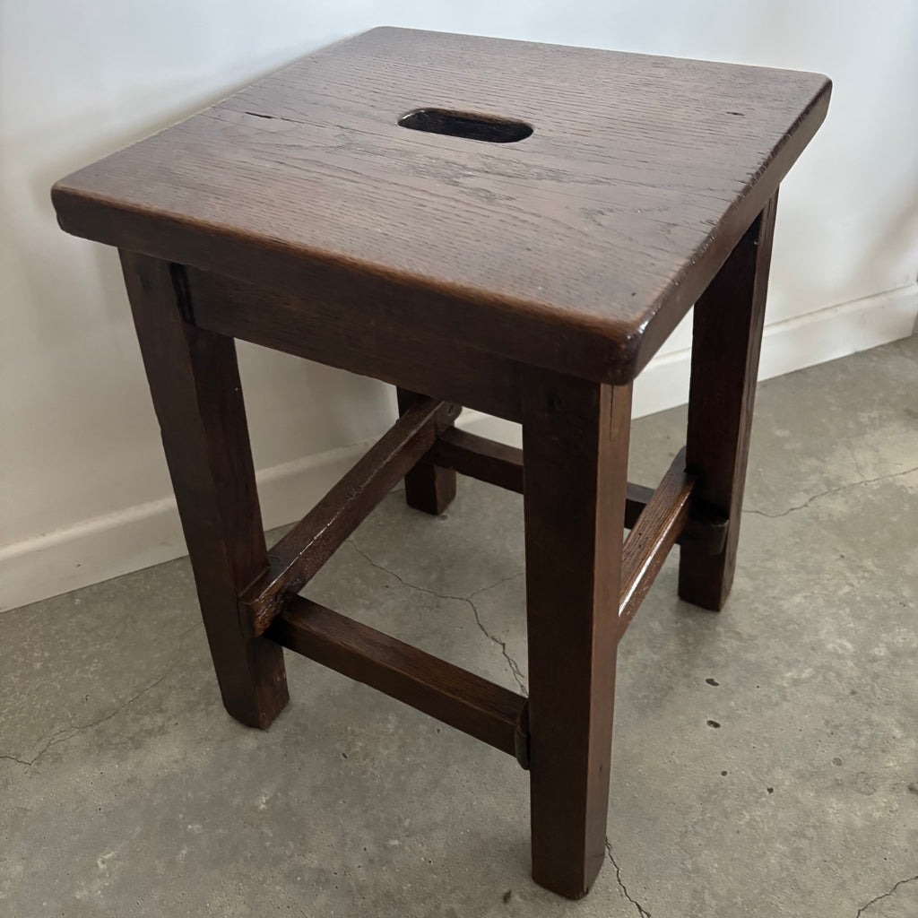 Tabouret en bois vernis