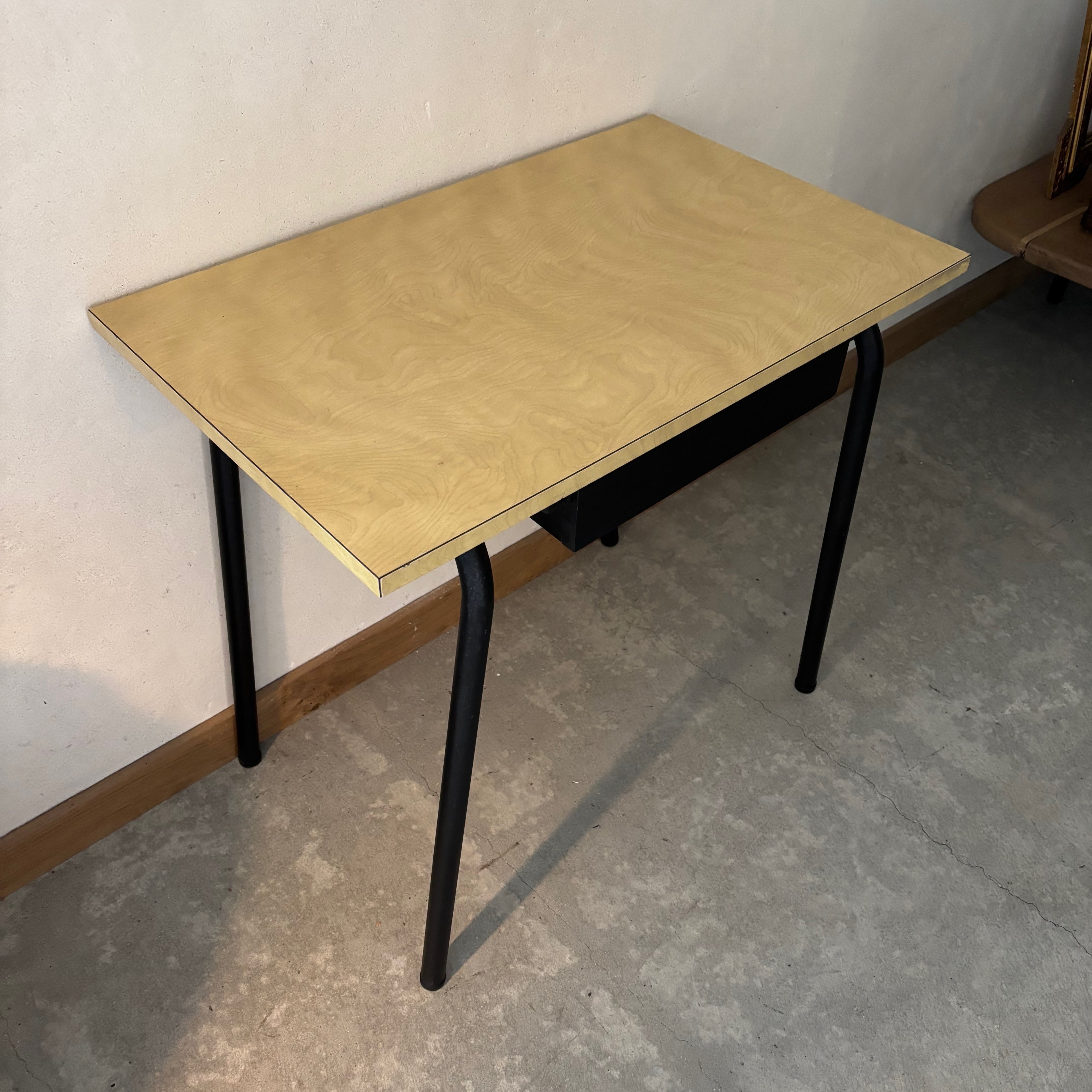 Bureau en formica