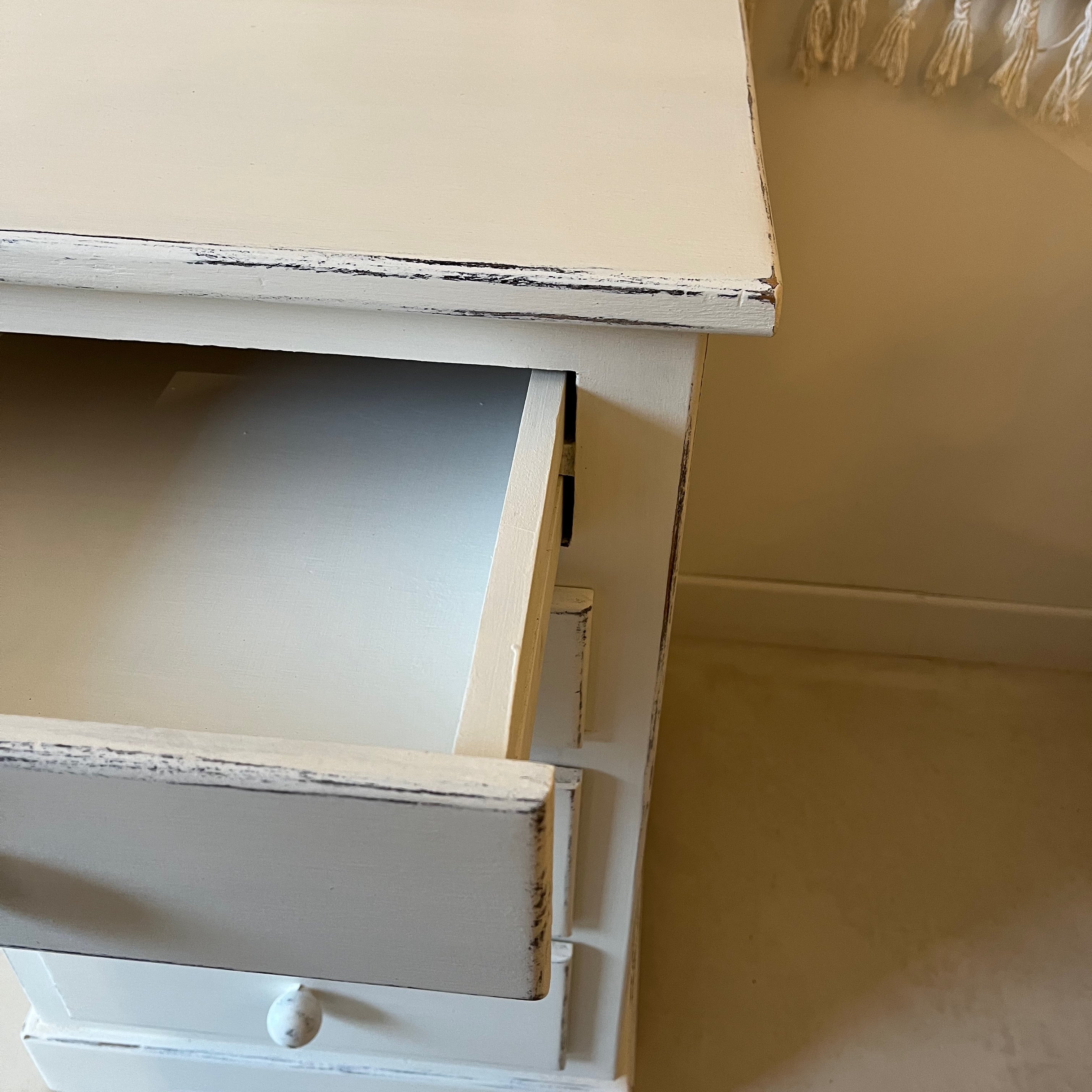 Petite commode blanche