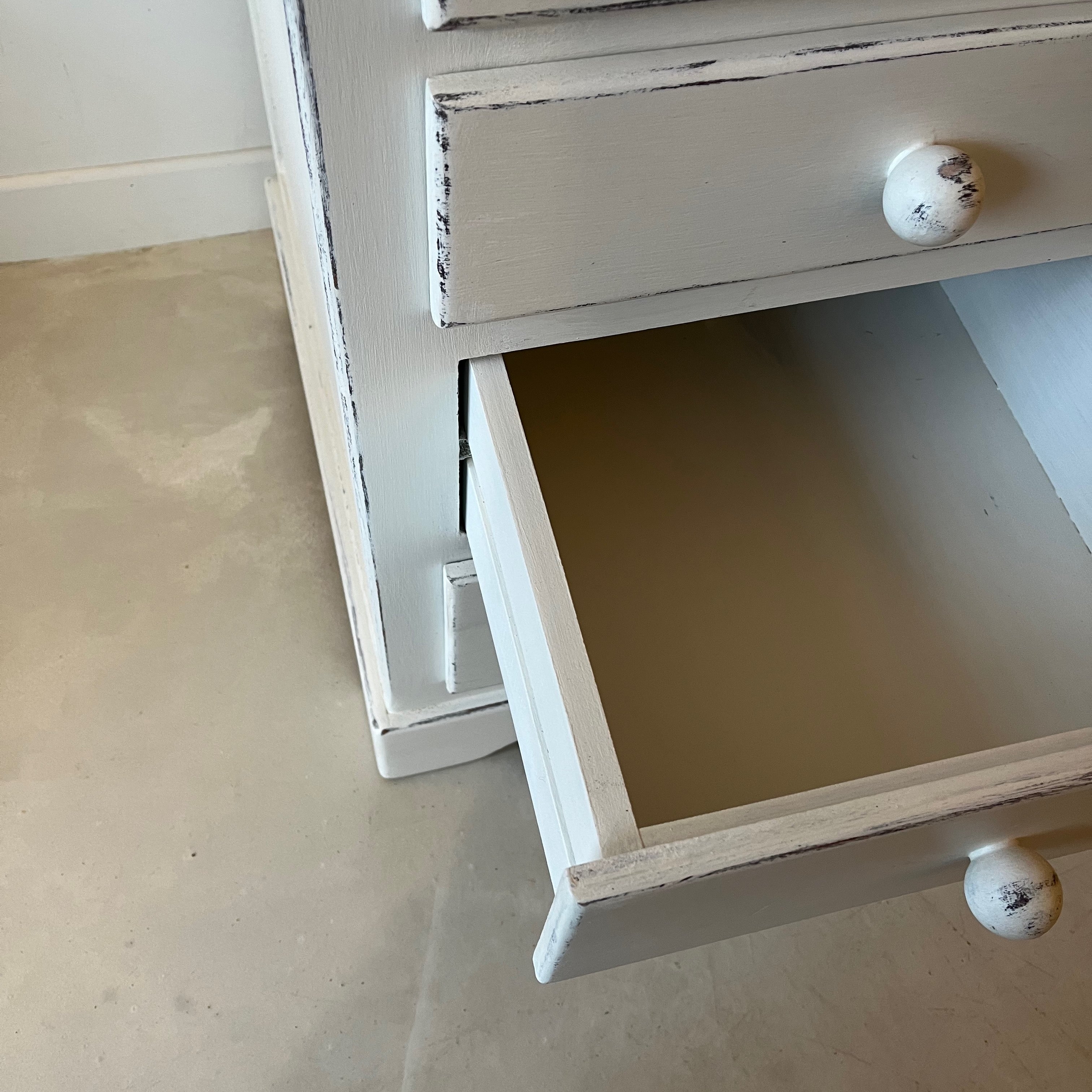 Petite commode blanche