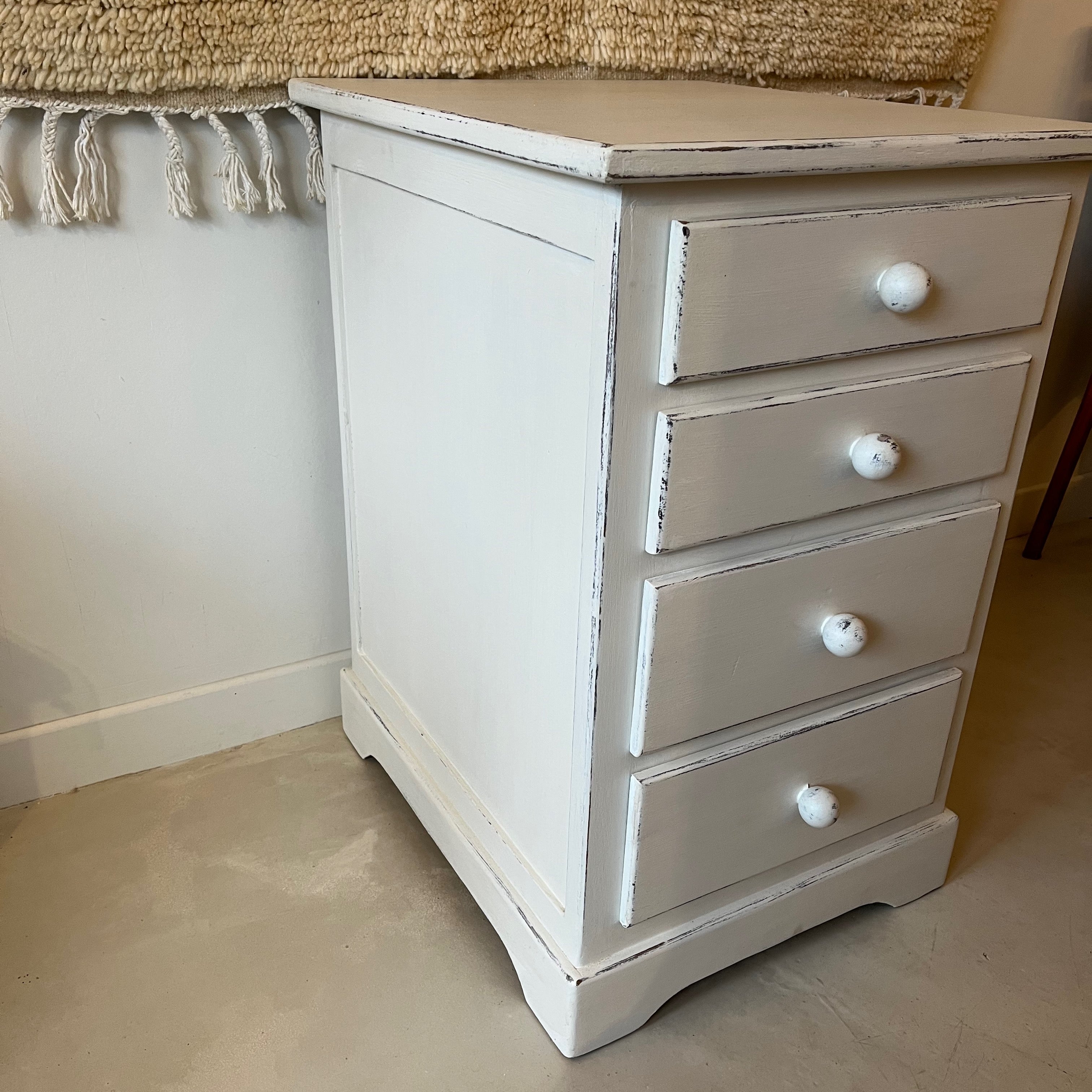 Petite commode blanche