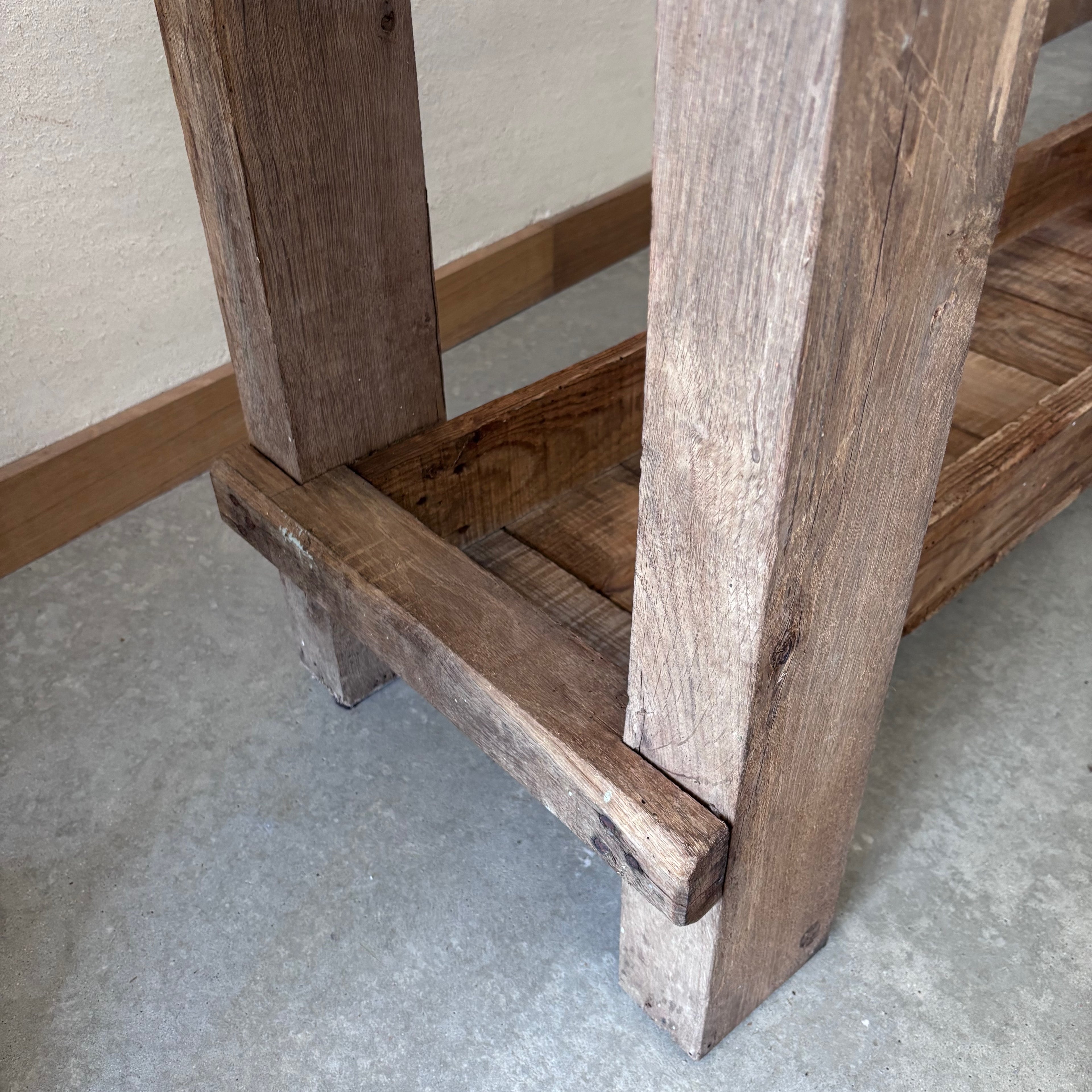 Établi en bois brut
