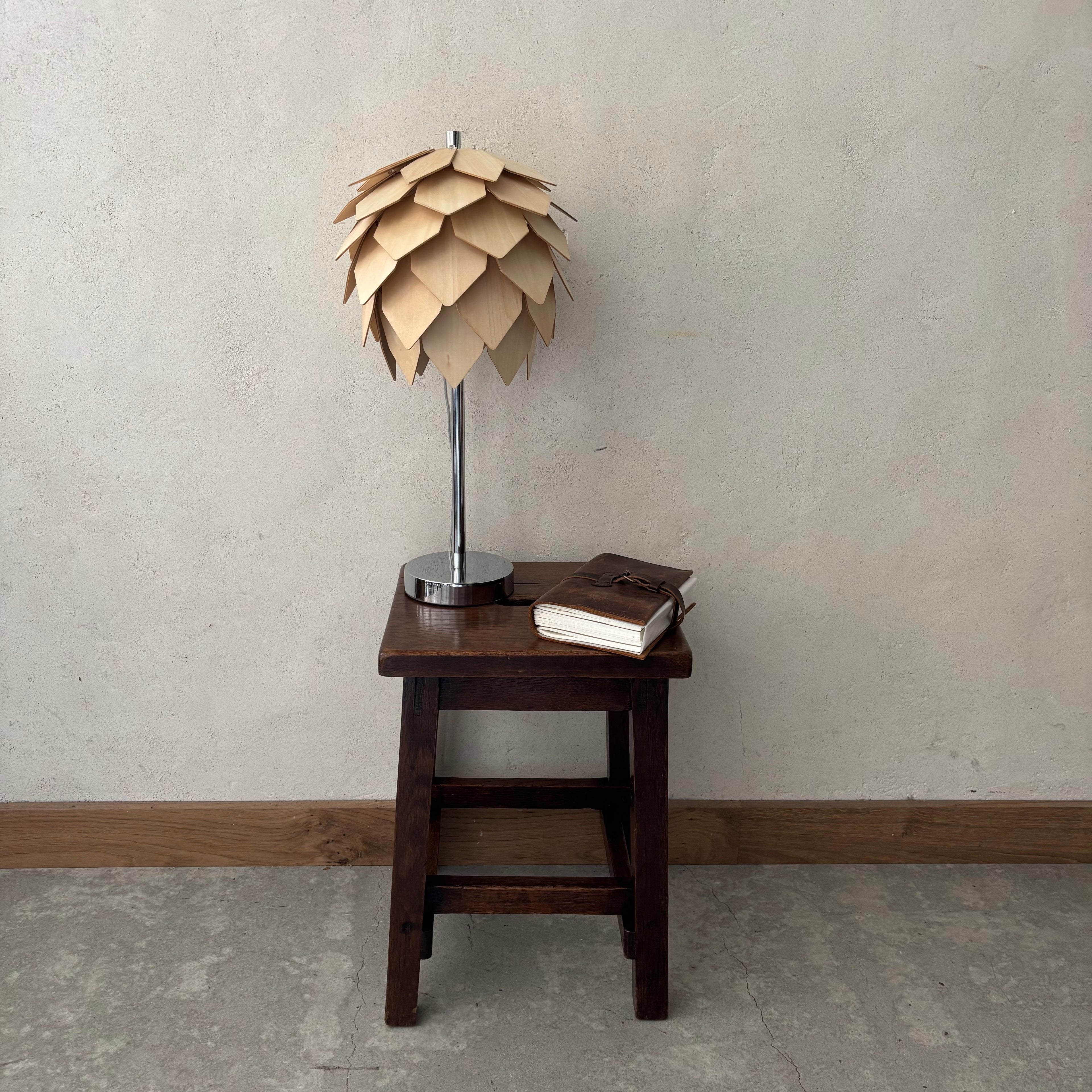 Tabouret en bois vernis