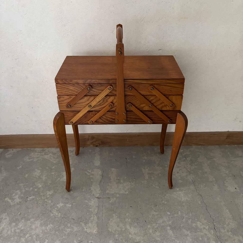 Travailleuse en bois