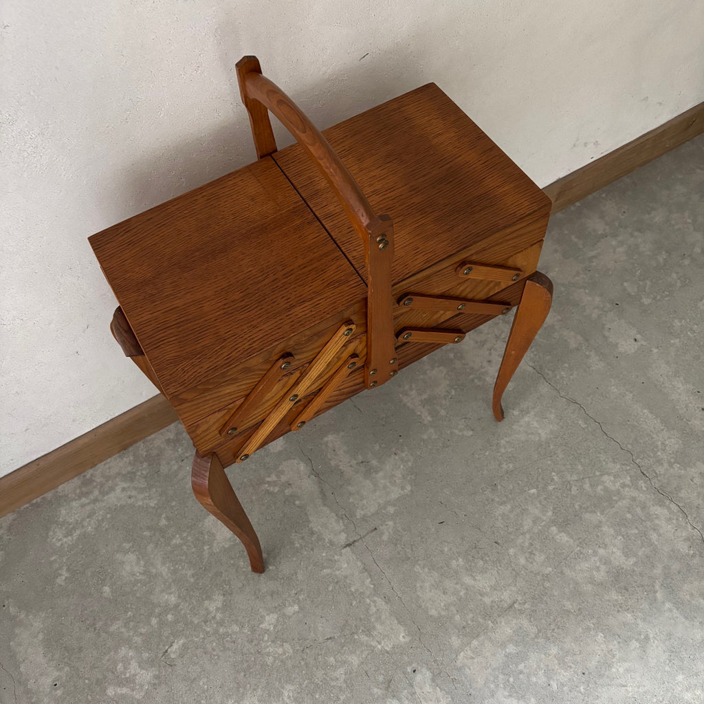 Travailleuse en bois