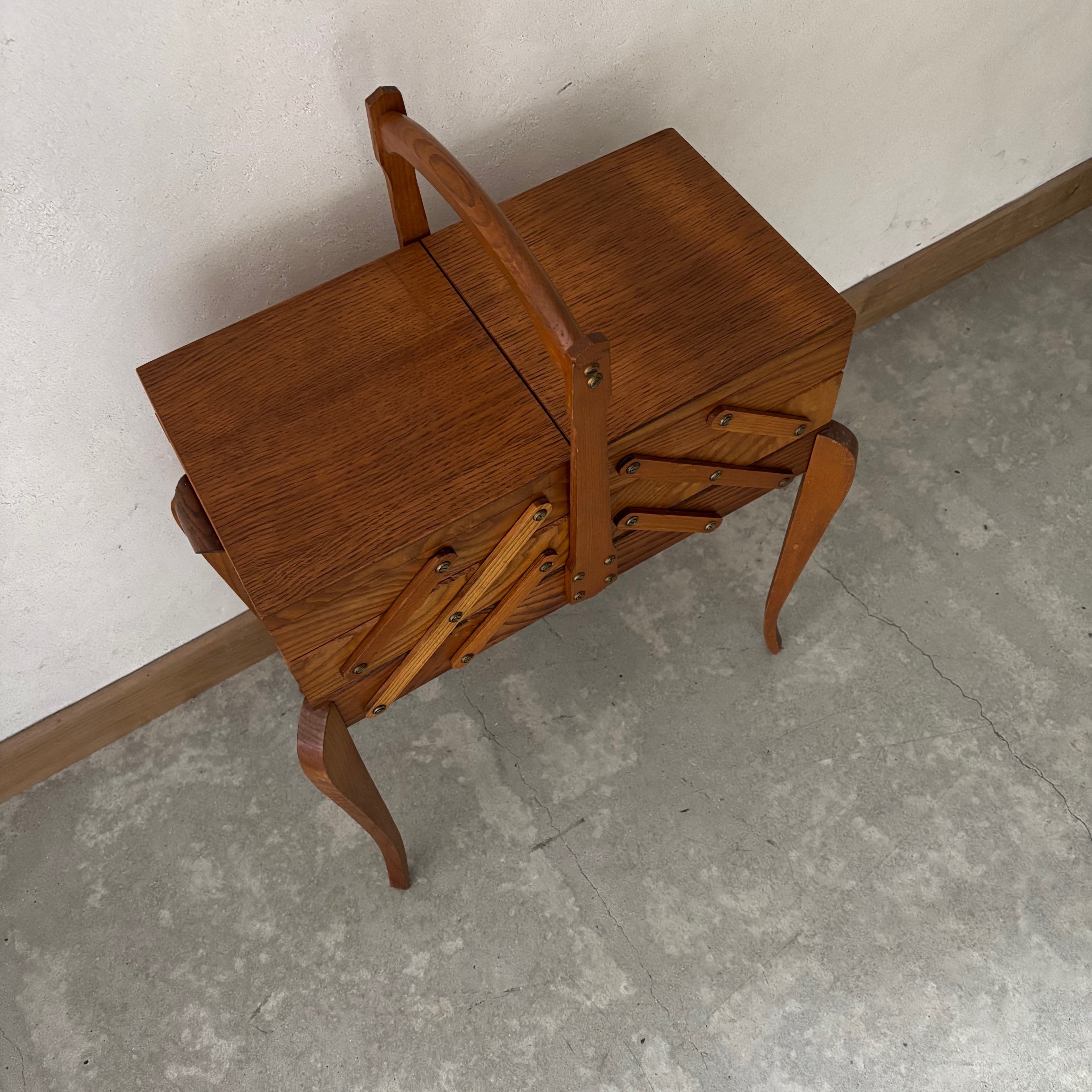 Travailleuse en bois