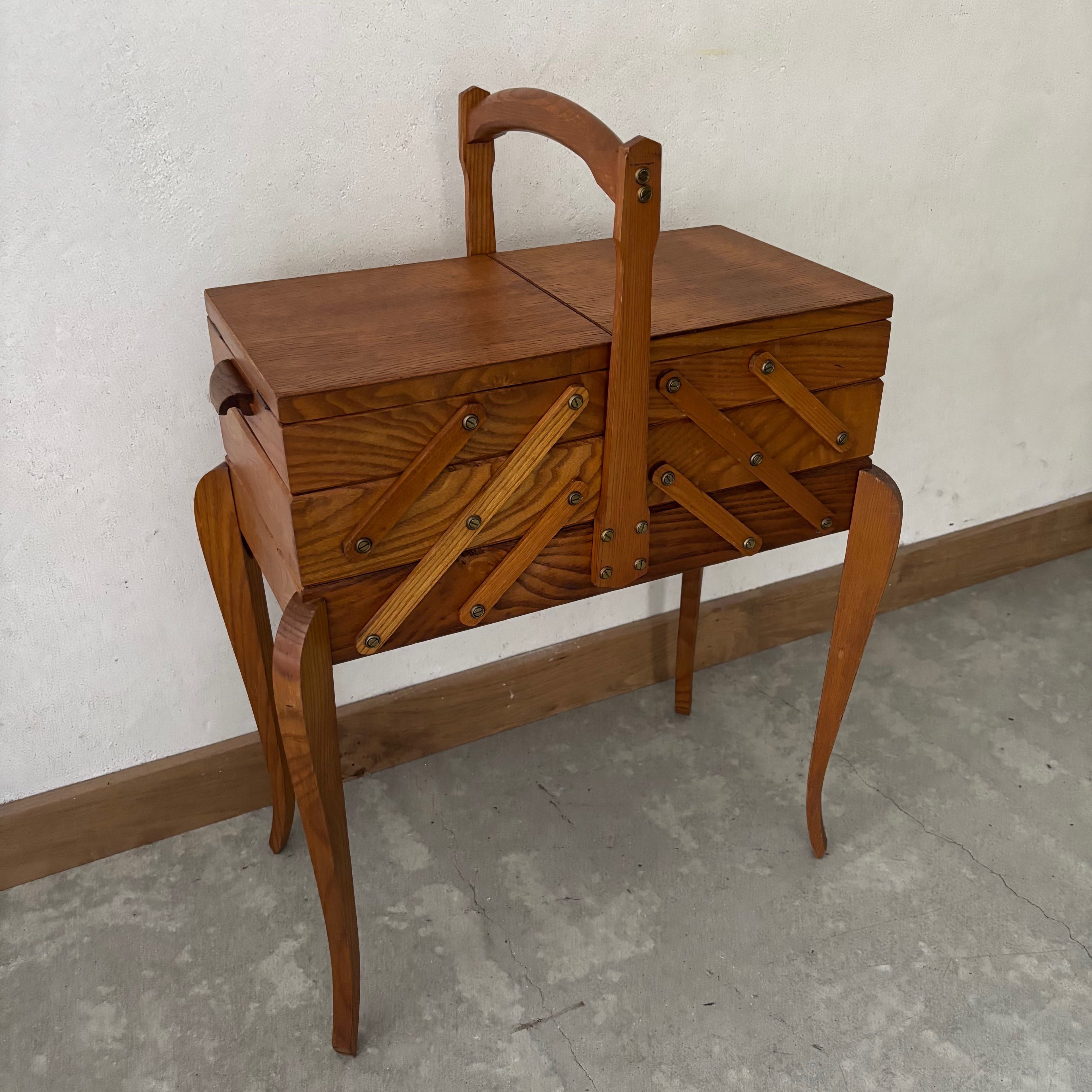 Travailleuse en bois