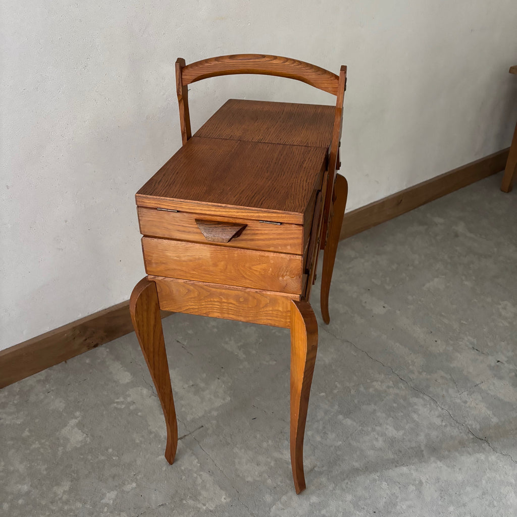 Travailleuse en bois