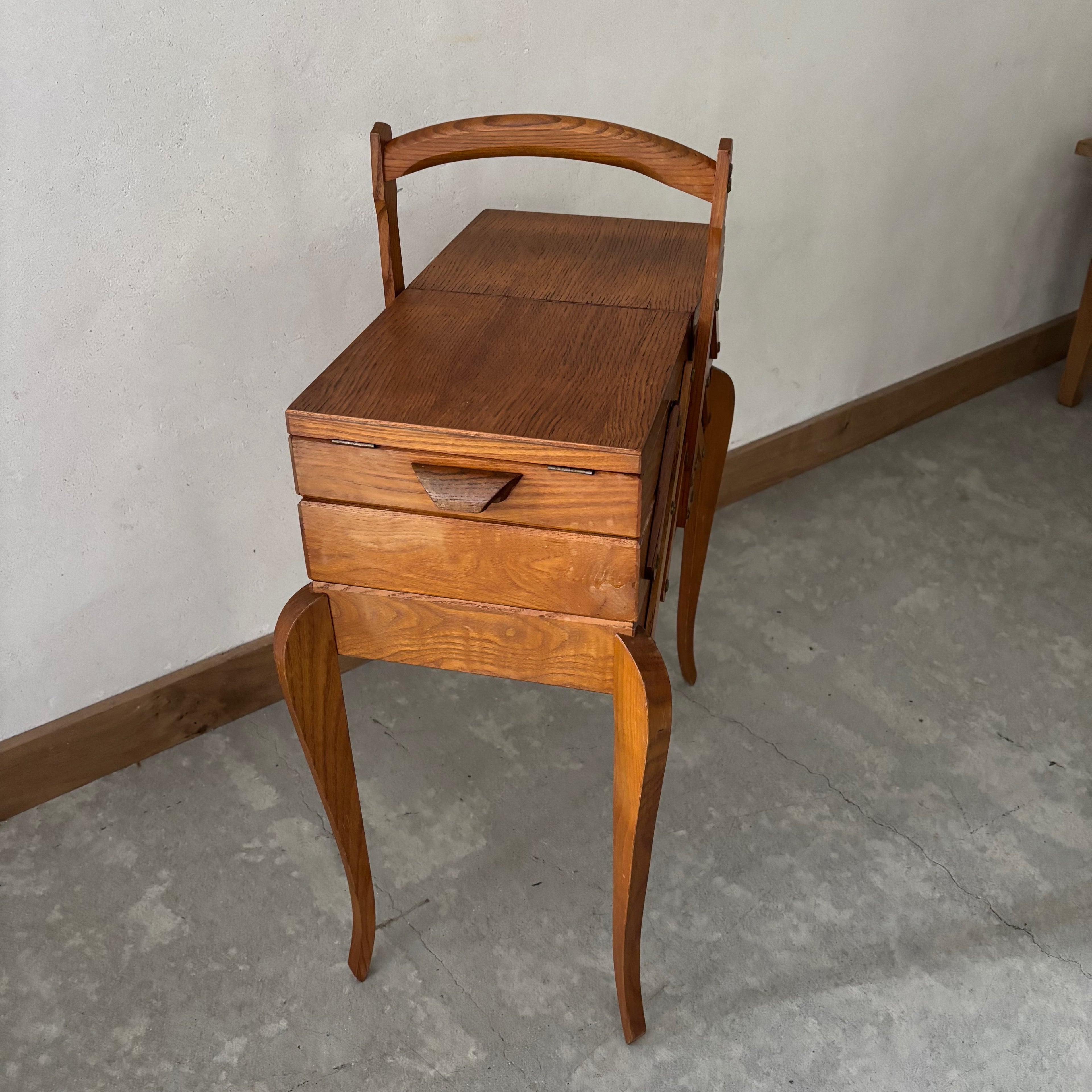 Travailleuse en bois