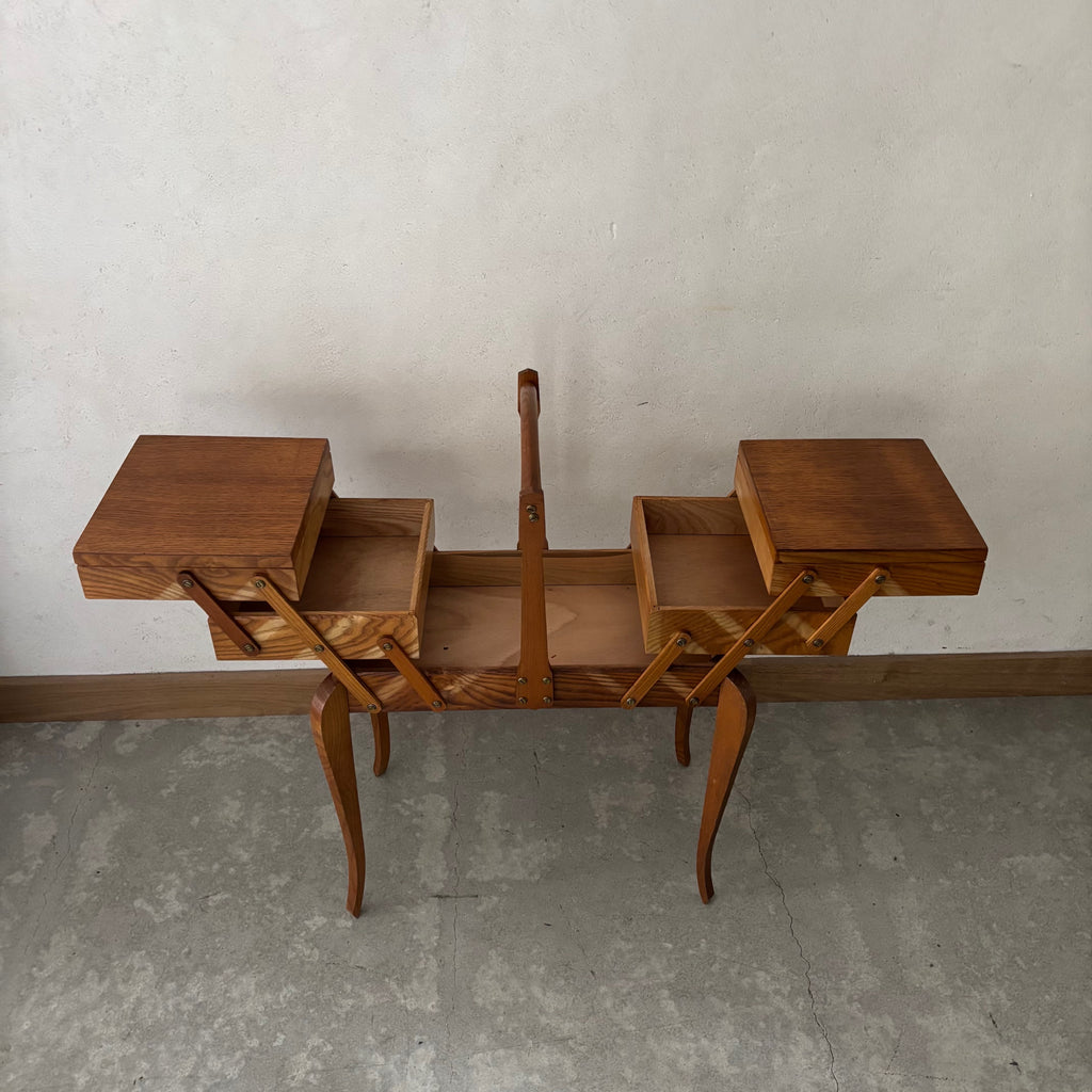 Travailleuse en bois